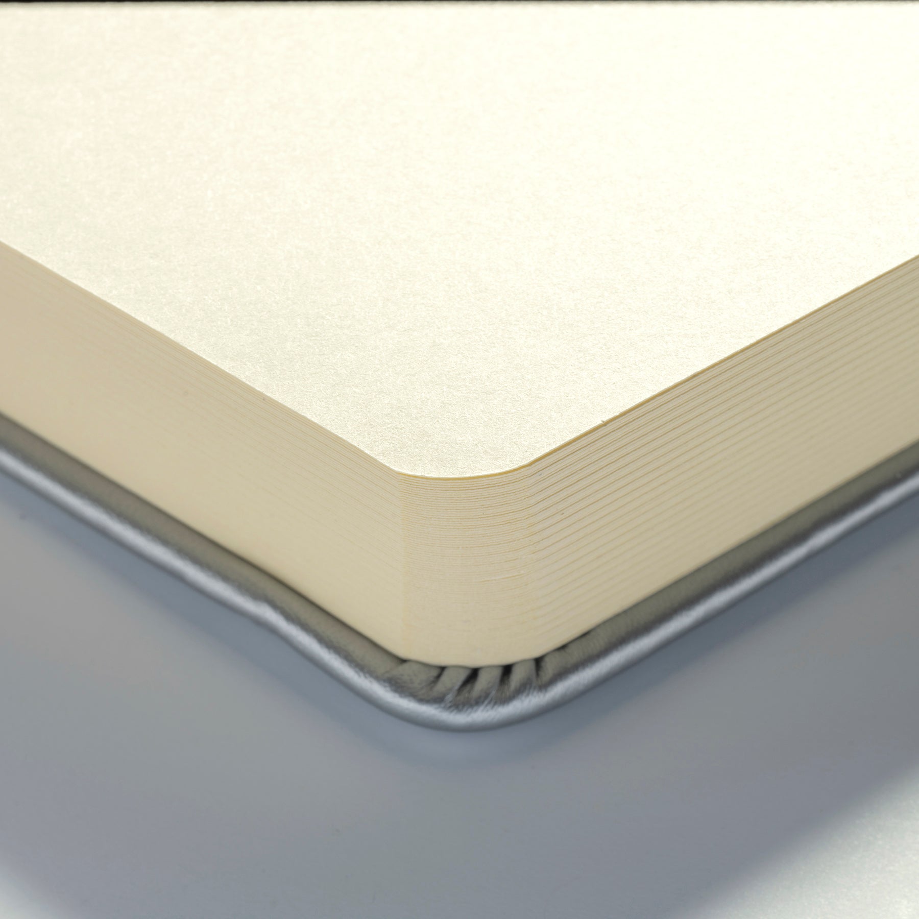 Sketchbook, 80 Sheets, 90lbs, Shiny Silver Cover, 8.3" x 5.8" (A5)