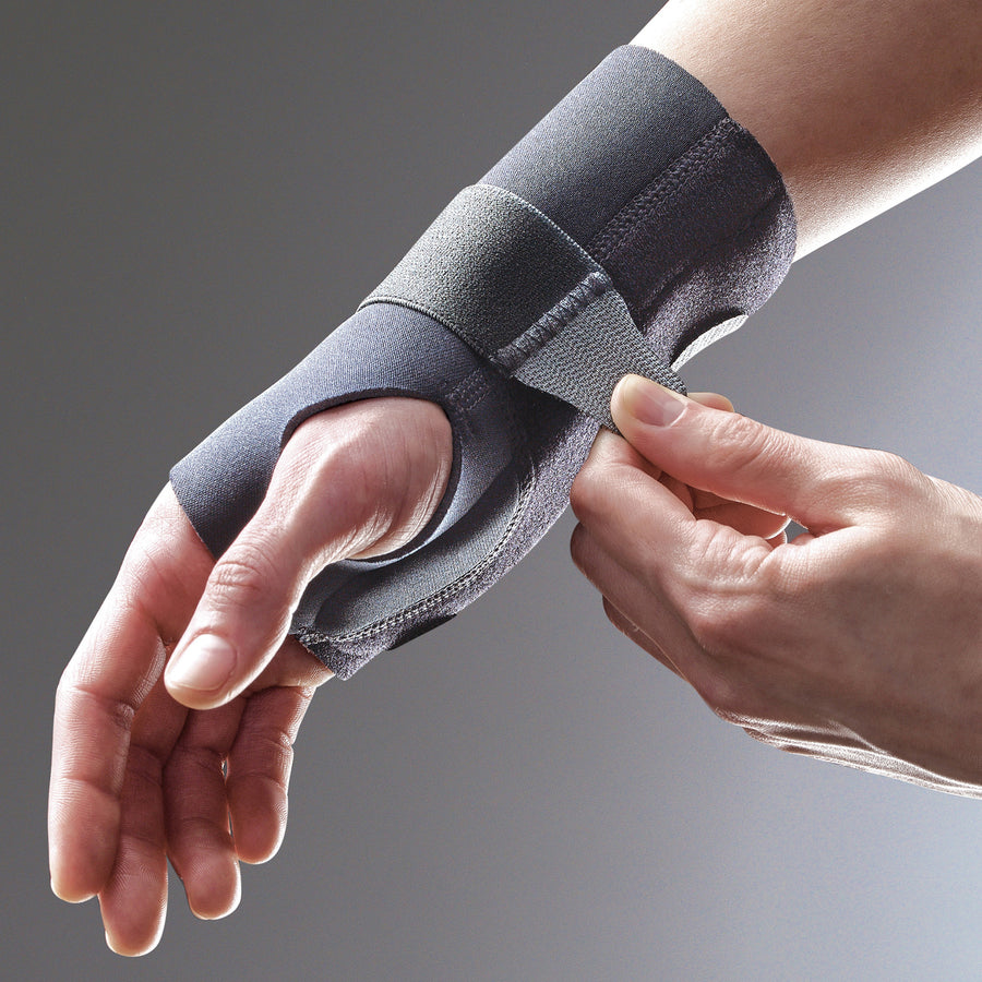 FUTURO Right-Hand Small/Medium Wrist Support