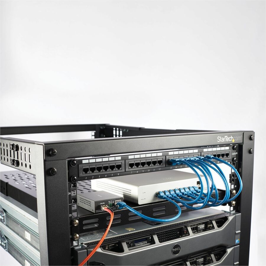 StarTech.com Gigabit Ethernet Fiber Media Converter - Compact - 850nm MM LC - 550m