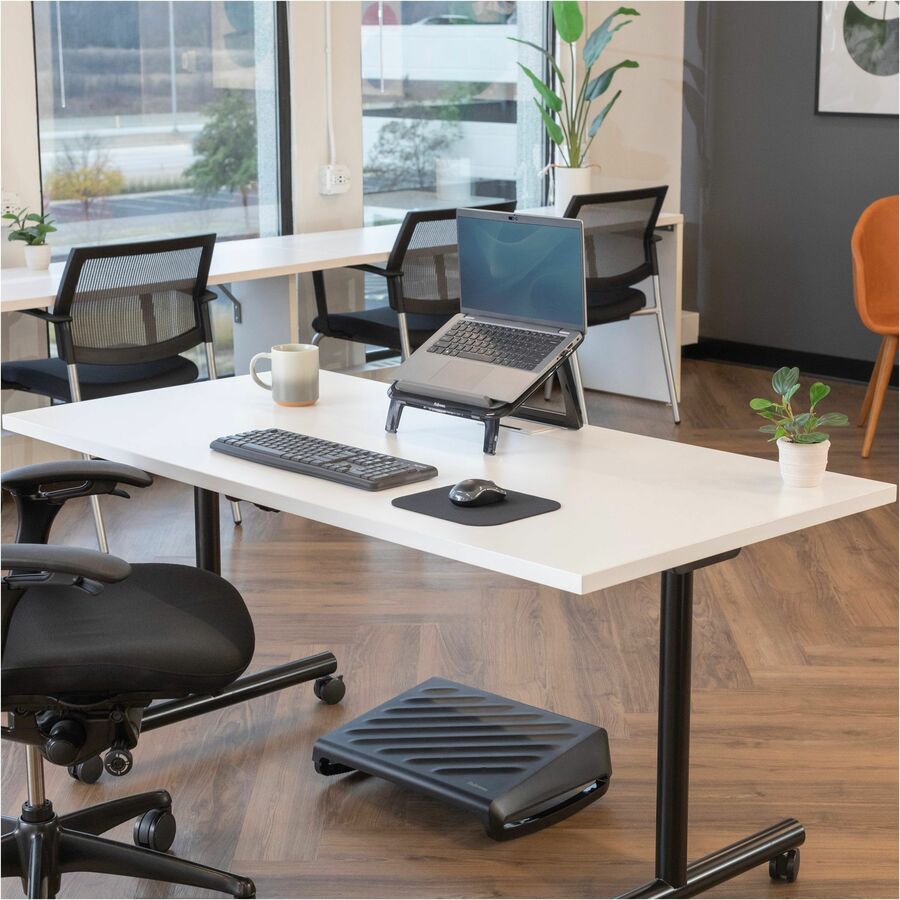 Fellowes Microban Photo Gel Keyboard Wrist Rest, Chevron Design, Black/White, Gel & Rubber, Stain Resistant, Skid Proof, 0.75" x 18.56" x 2.31", 1 Each