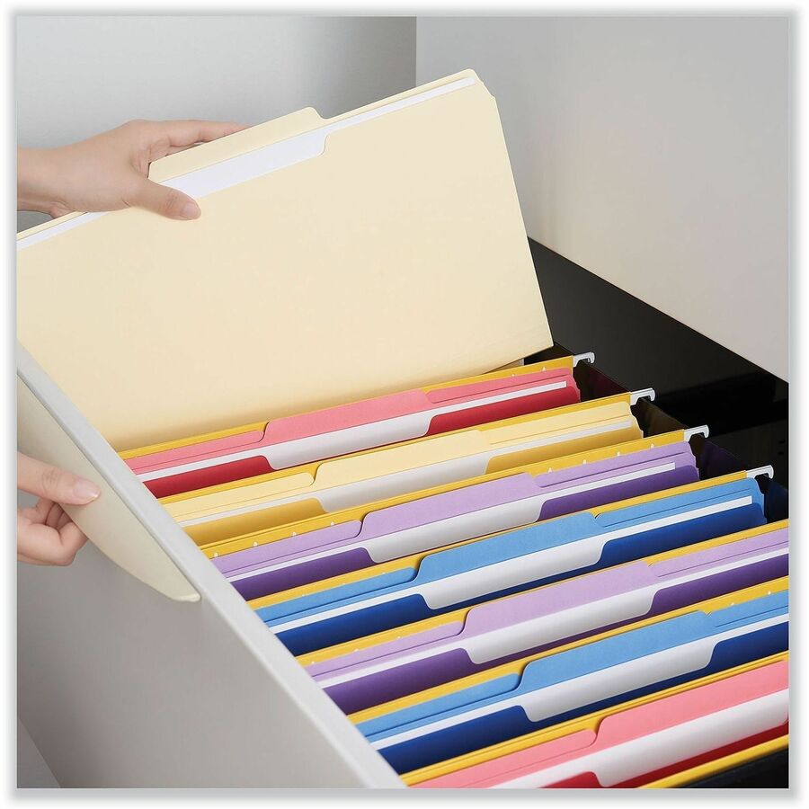 Universal 1/3 Tab Cut Letter Top Tab File Folder - 8 1/2" x 11" - 3/4" Expansion - Center Tab Position - 11 pt. - Manila - 100 Box