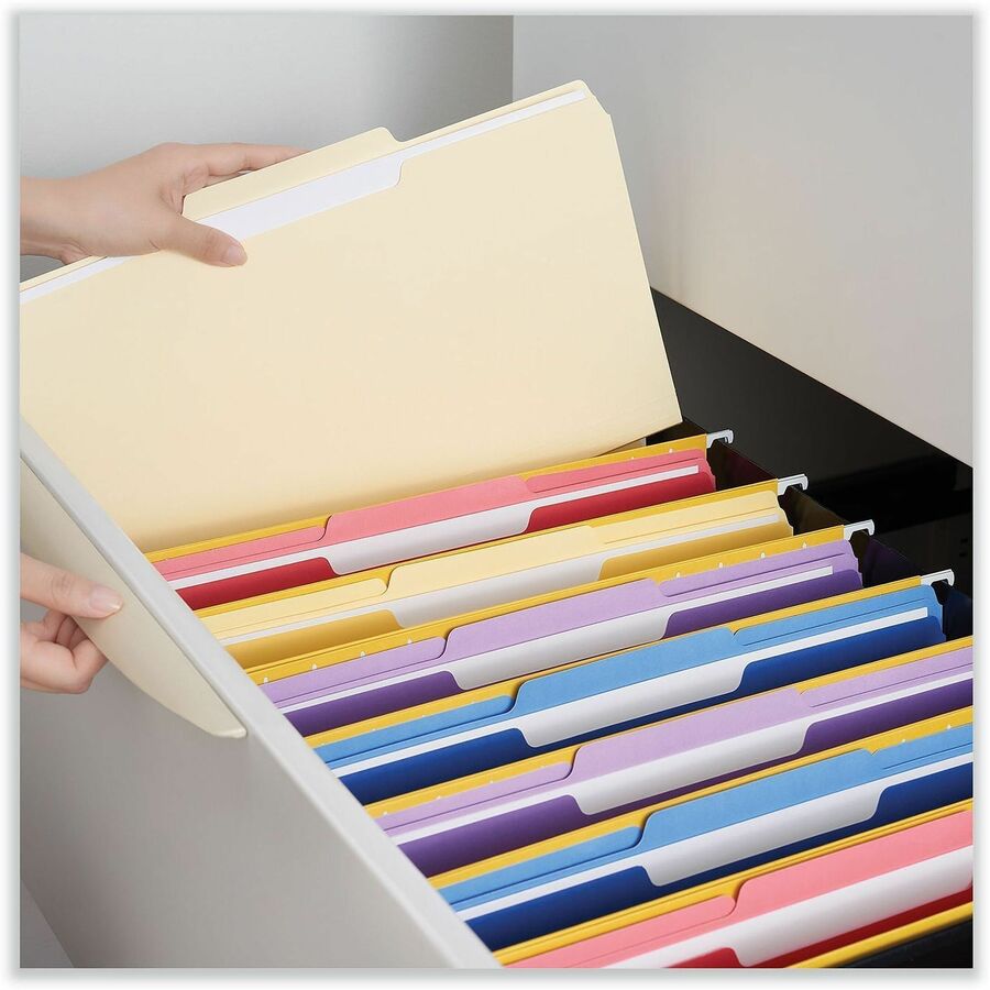Universal 1/3 Tab Cut Legal Top Tab File Folder - 8 1/2" x 14" - 3/4" Expansion - Center Tab Position - 11 pt. - Manila - 100 Box