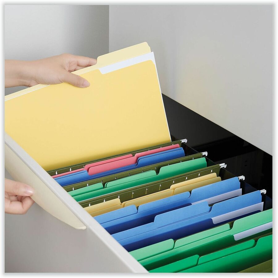 Universal 1/3 Tab Cut Letter Top Tab File Folders, 8.5" x 11", Assorted Tab Position, 11 pt. Stock, Box of 100