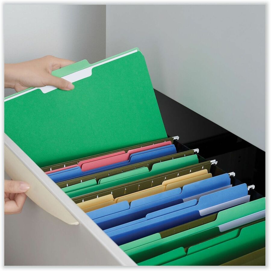 Universal 1/3 Tab Cut Letter Top Tab File Folder, 8.5" x 11", Assorted Tab Position, 11 pt. Stock, Box of 100