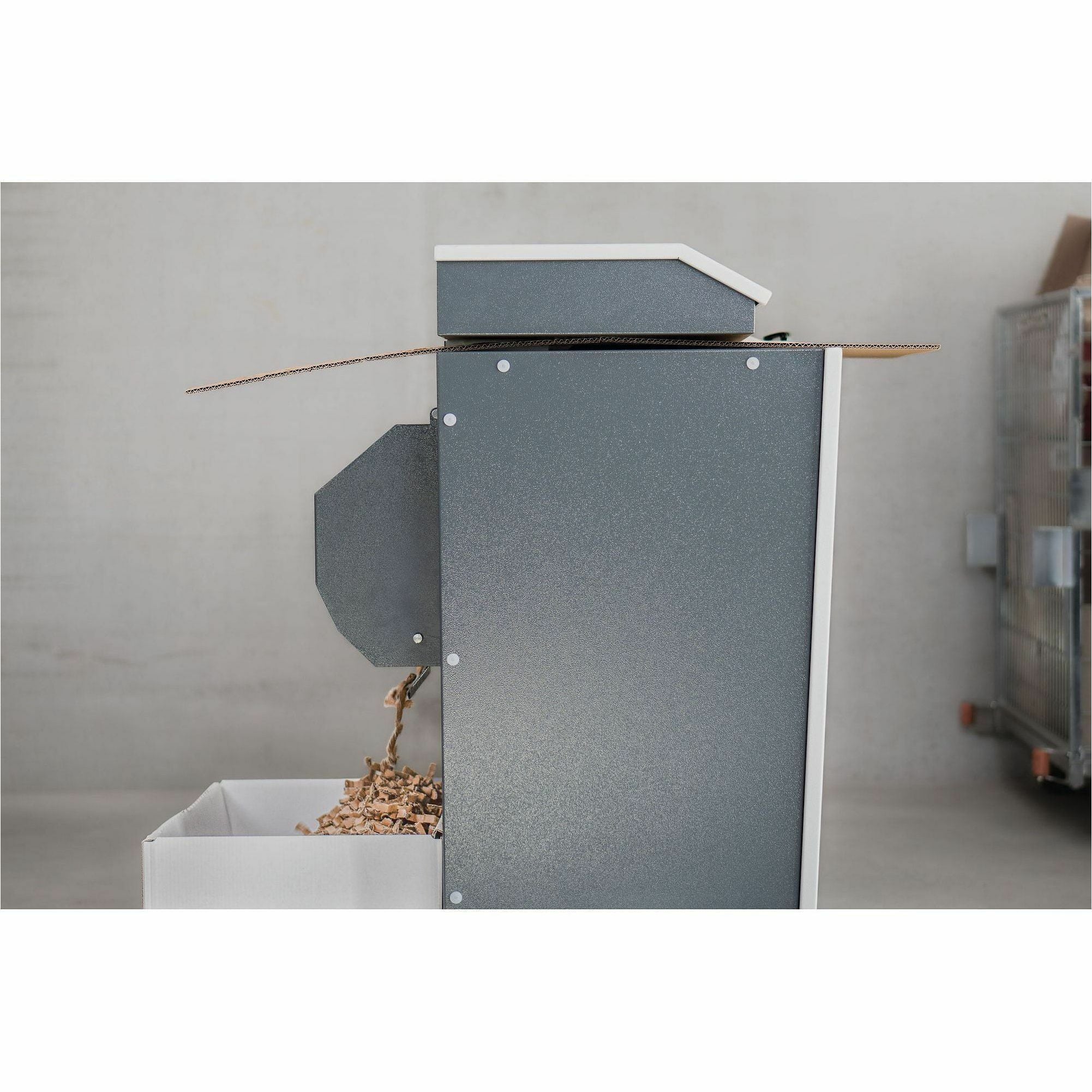 for shredding Cardboard - 16.70" Throat - 1870 W - Gray