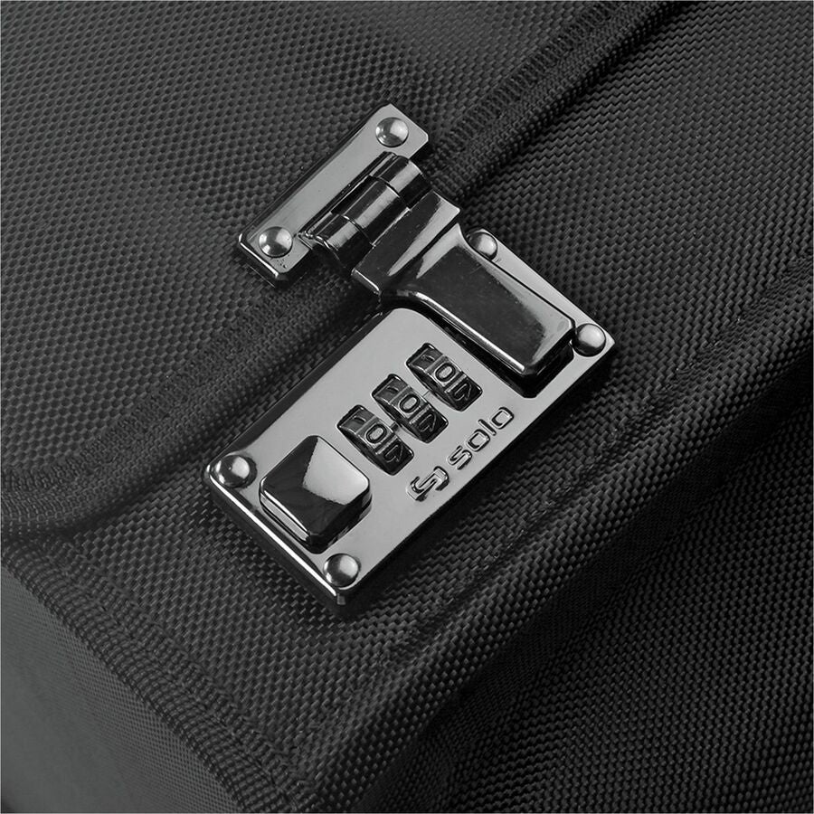 Solo Classic Carrying Case (Roller) for 17" Notebook - Black
