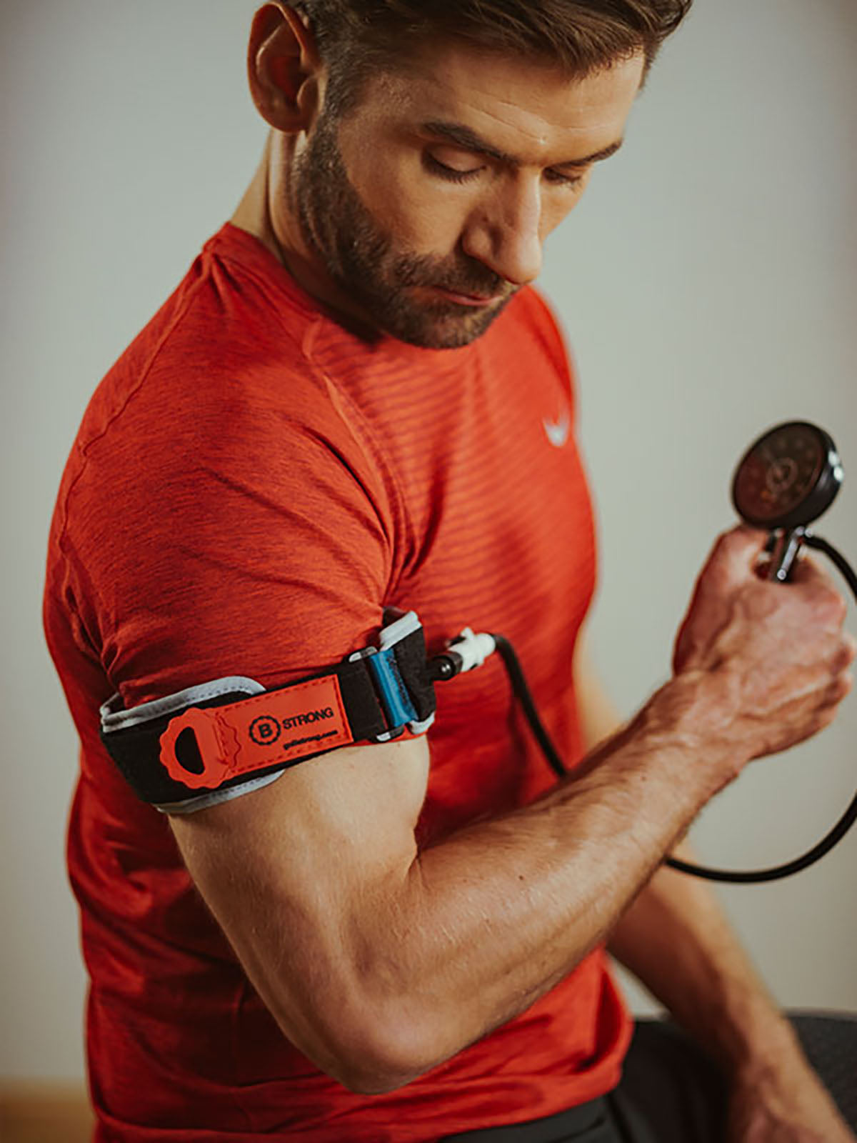 B-STRONG, Individual Package, 4 Blood Flow Restriction Bands, Sizes 2 and 4 (2 Each)
