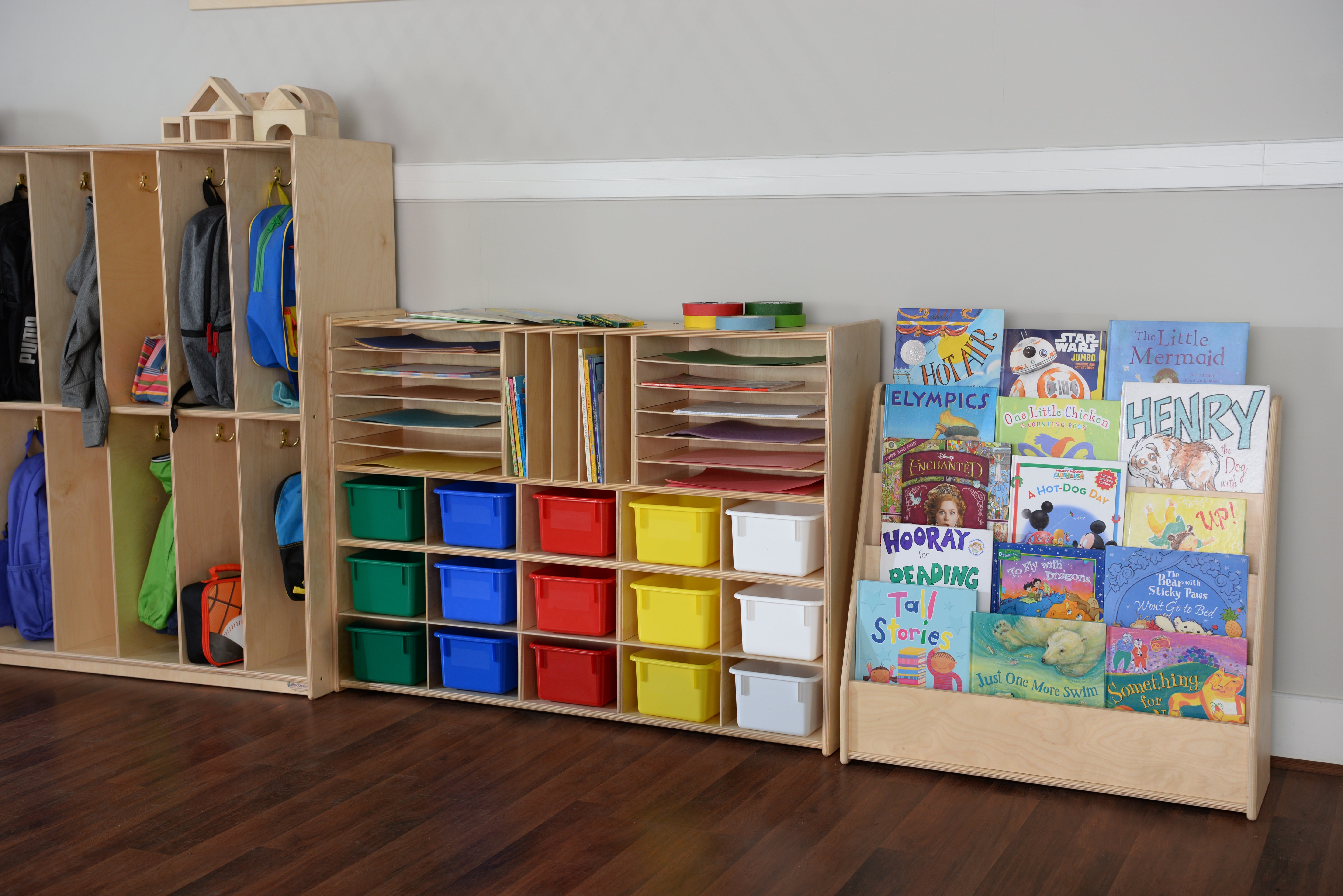 Multi-Storage with (15) Assorted Trays