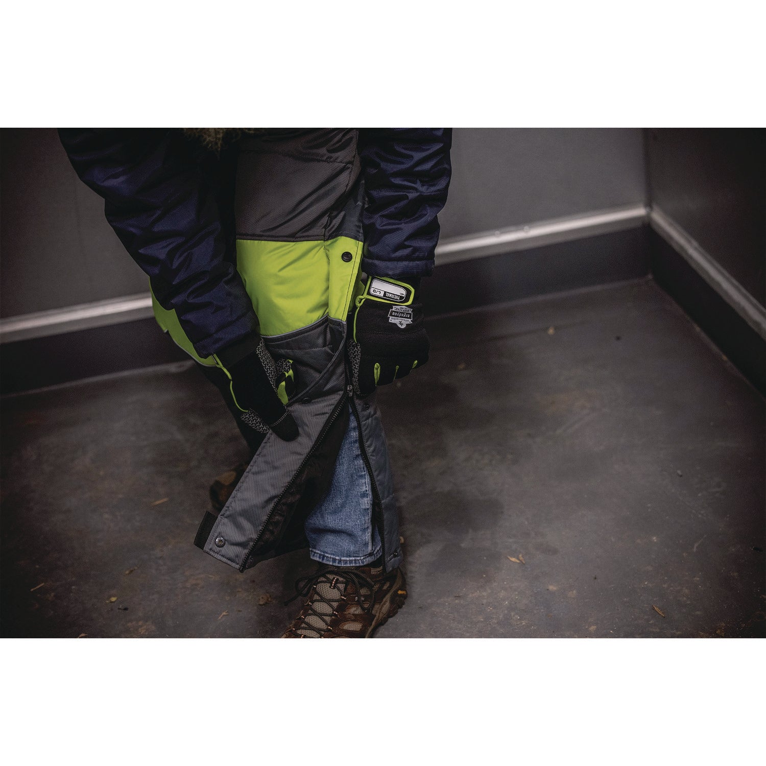 Ergodyne N-Ferno 6475 Insulated Freezer Coveralls, Medium, Navy, Polyester, Snap/Zipper Closure, 3 Pockets, Water Resistant, Reflective, Adjustable, Machine Washable, 1 Each