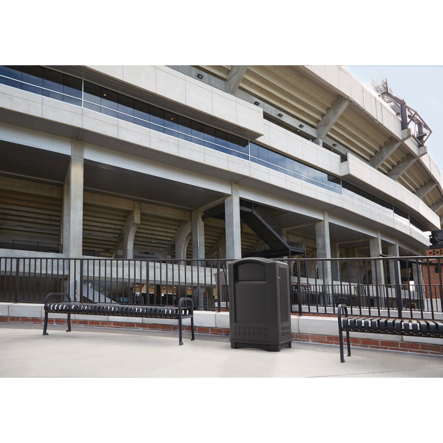 Plaza Jr. Container, 35 gal, Plastic, Black
