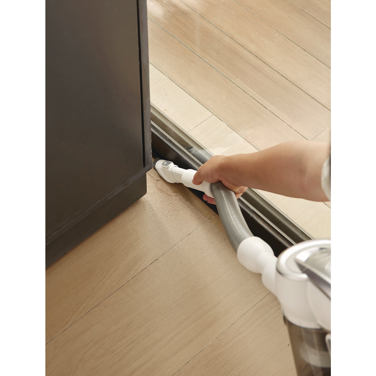 Aeromax Elite VC10 Cordless Vacuum, 8.7" Cleaning Path, White