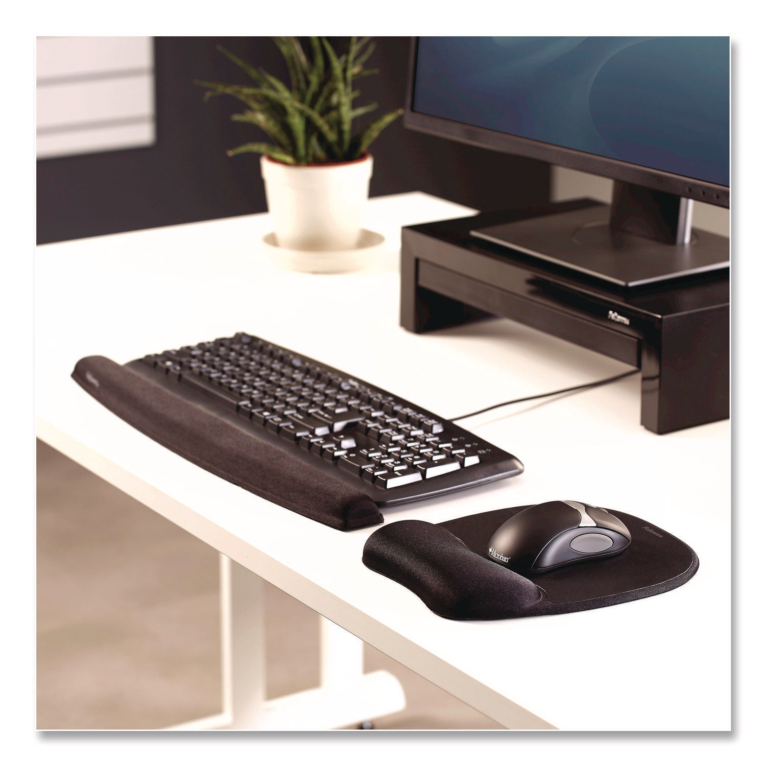 Fellowes Memory Foam Mouse Pad/Wrist Rest - 1" Height x 7.94" Width x 9.25" Depth - Black - Memory Foam - Wear Resistant, Tear Resistant, Skid Proof - 1 Each