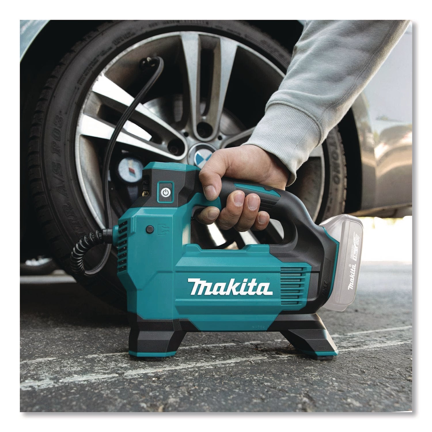 18V LXT Li-Ion High-Pressure Inflator (Tool Only), Three Speed Settings, 160 Psi, 25.5" Inflator Hose