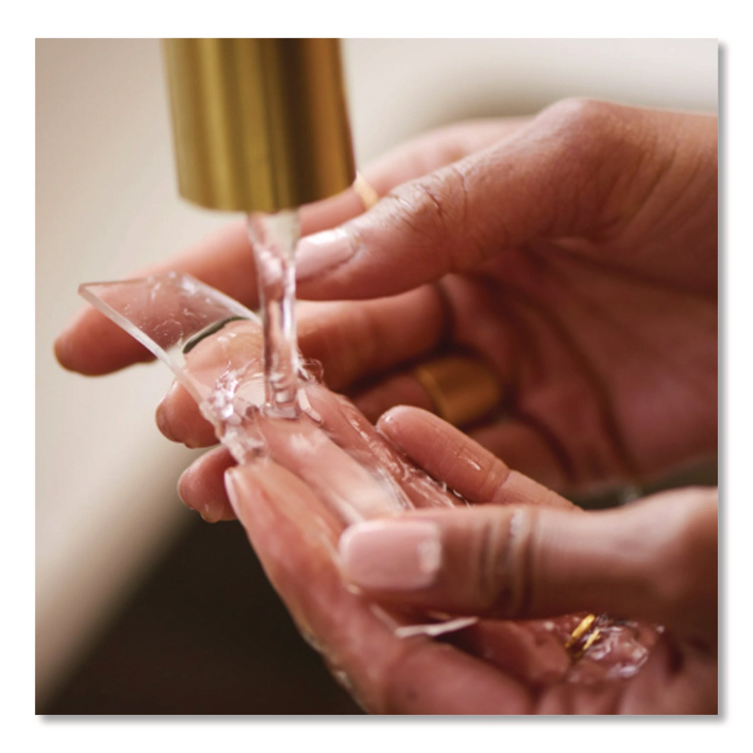 5 ft Length x 0.94" Width - Clear - Gel - 1 Each