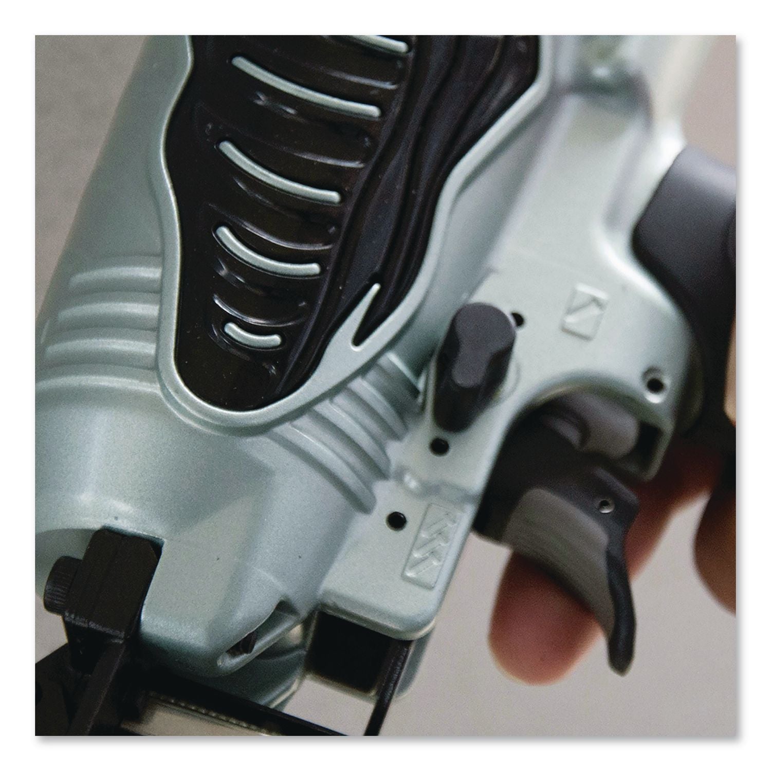 HPT 2.5" 16-Gauge Finish Nailer With Air Duster
