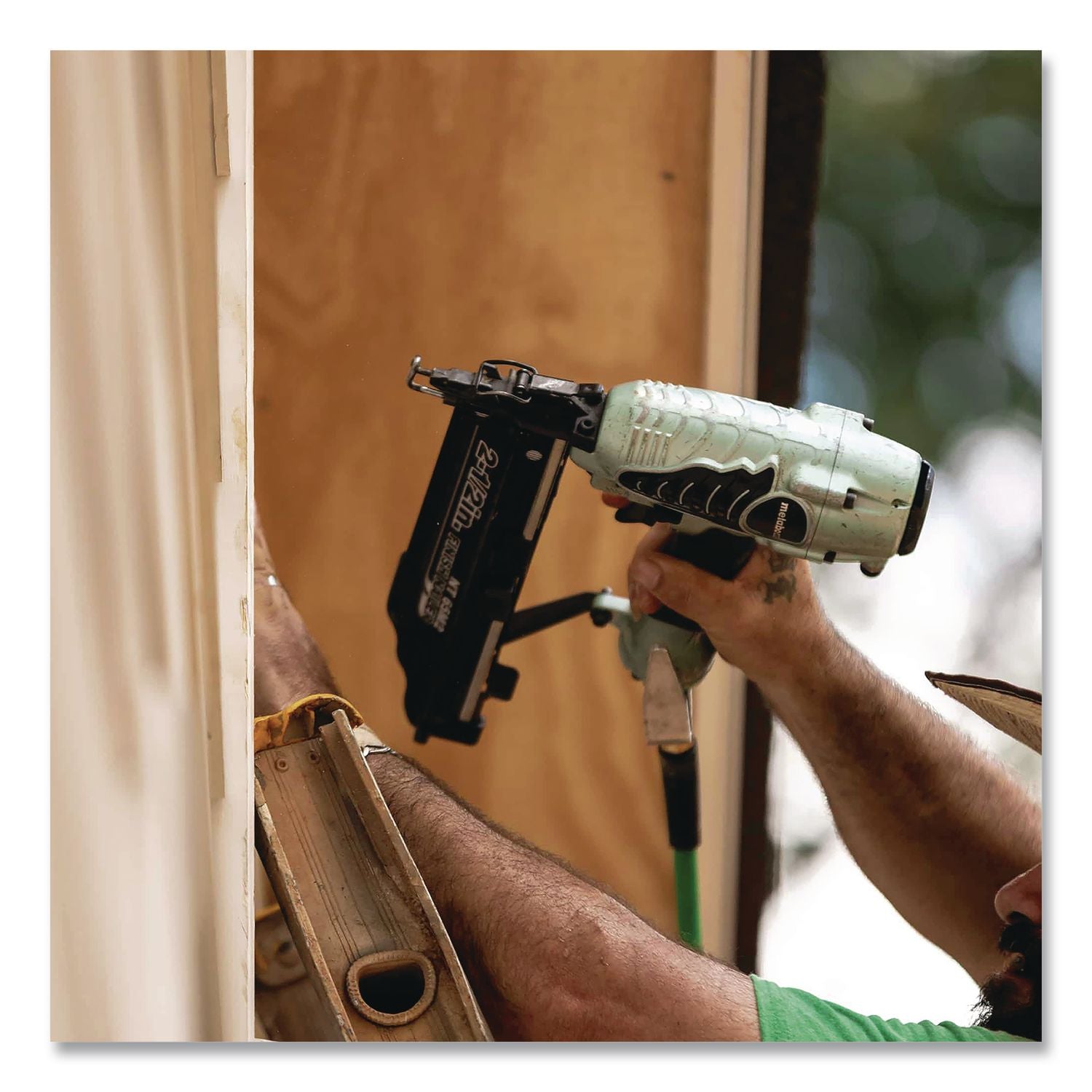 HPT 2.5" 16-Gauge Finish Nailer With Air Duster