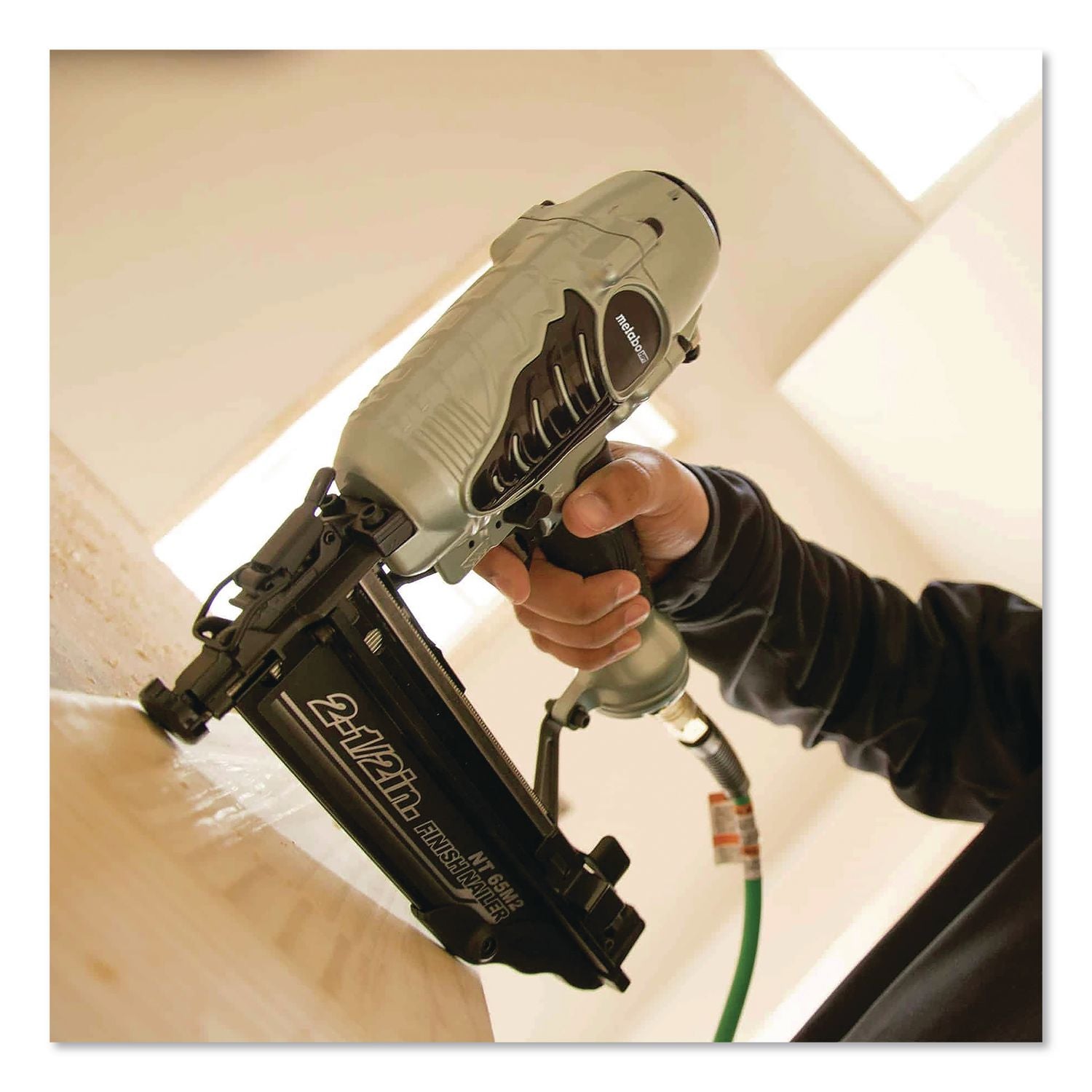 HPT 2.5" 16-Gauge Finish Nailer With Air Duster