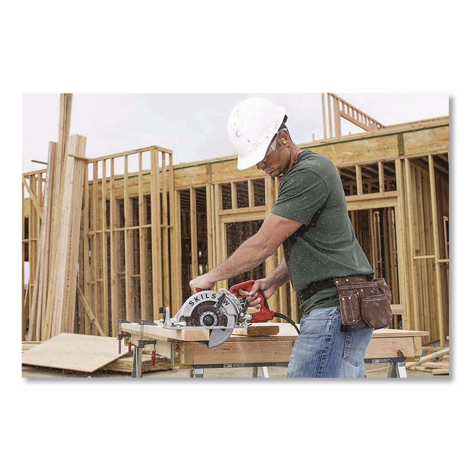 7-1/4" Lightweight Magnesium Worm Drive Circular Saw With Carbide Blade, 2, 800 SPM, 0 To +53 Degree Bevel Range, 24 T Blade