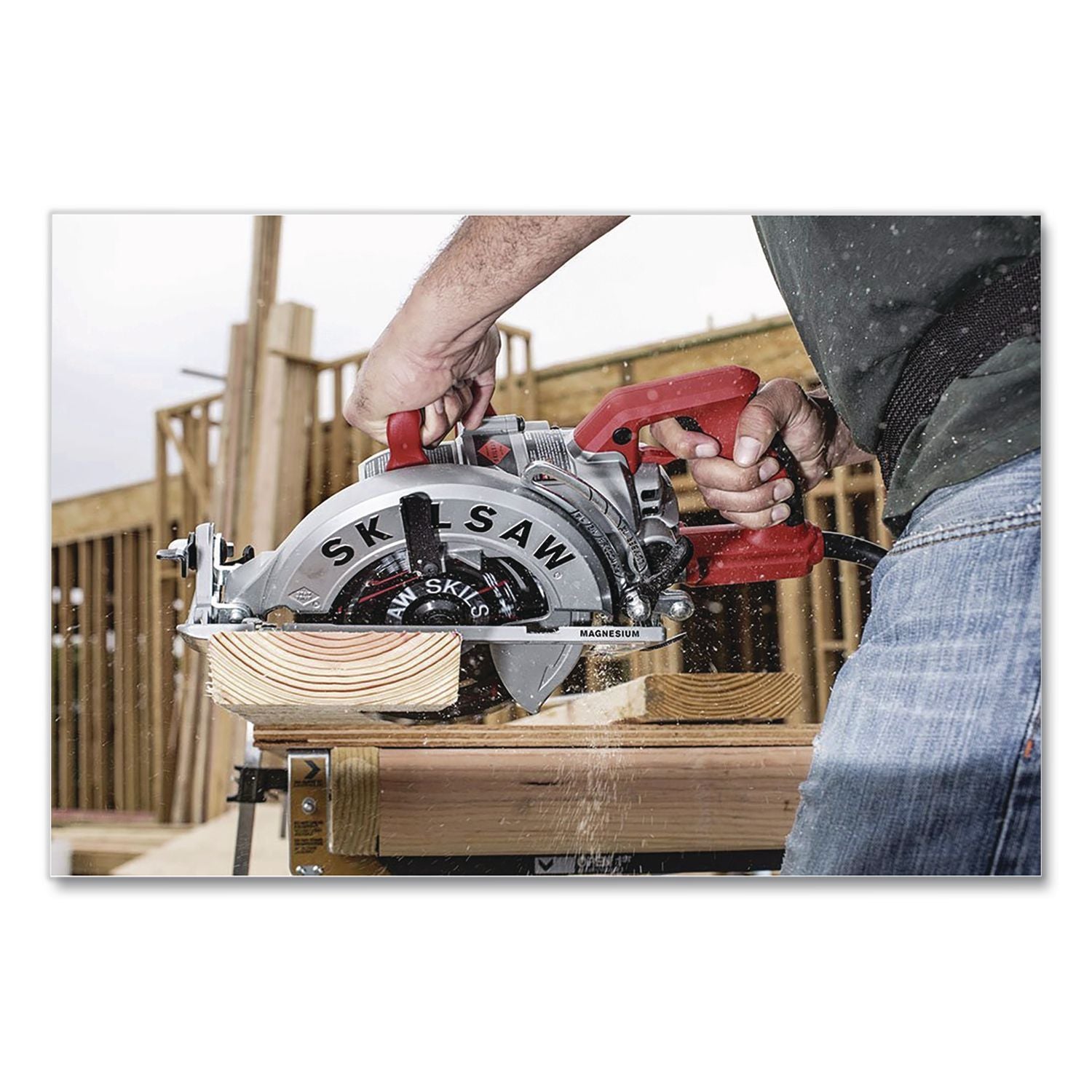 7-1/4" Lightweight Magnesium Worm Drive Circular Saw With Carbide Blade, 2, 800 SPM, 0 To +53 Degree Bevel Range, 24 T Blade