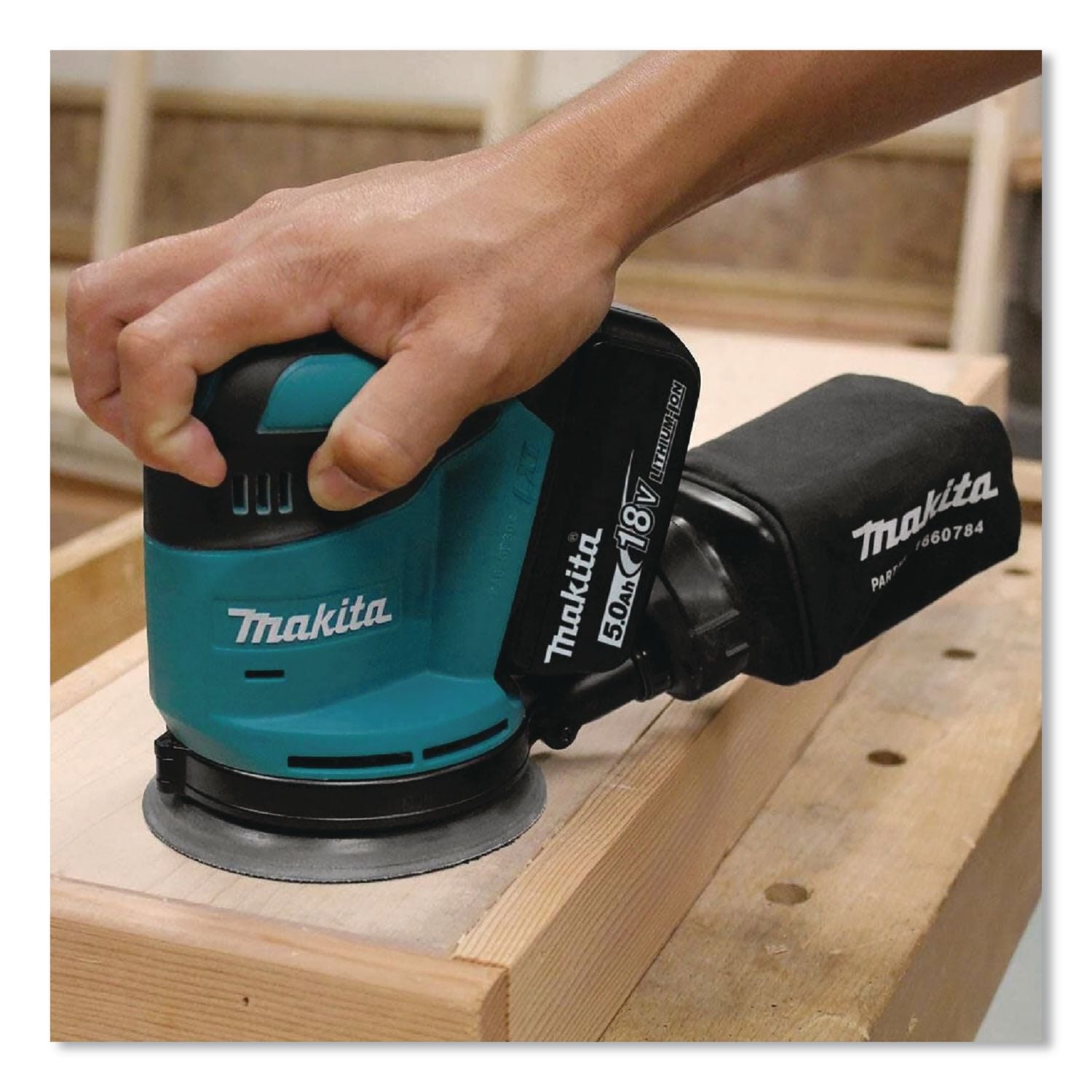 18V LXT Lithium-Ion 5" Cordless Random Orbit Sander Kit, (Reconditioned), 3 Speeds