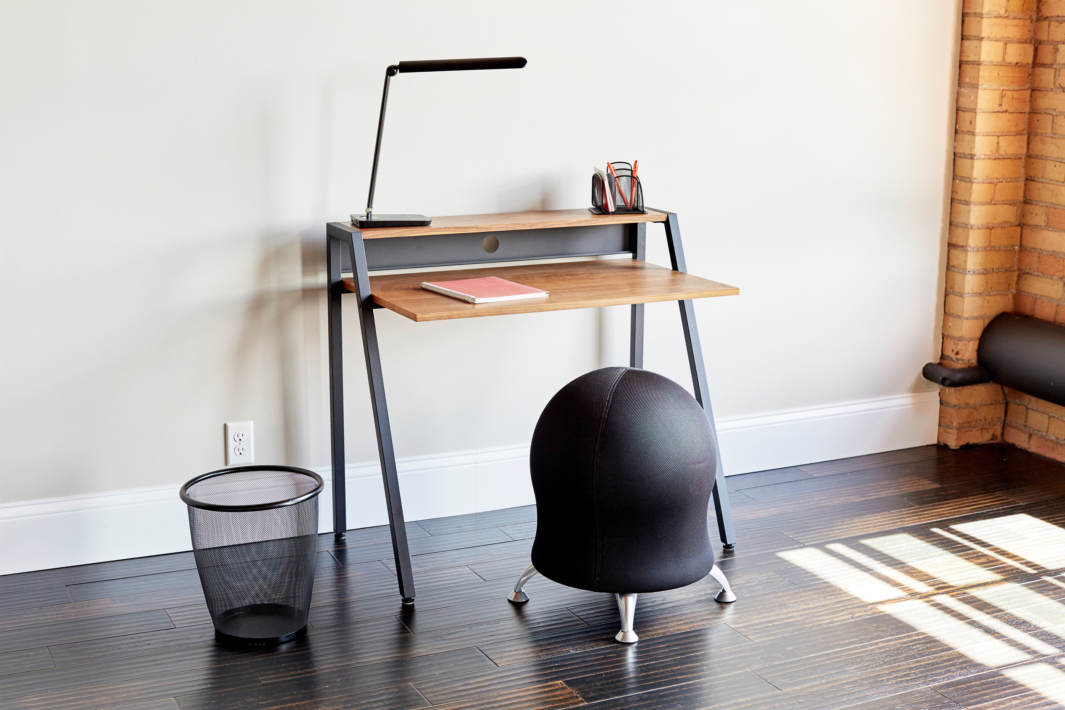 Onyx Receptacle Round Med 3E