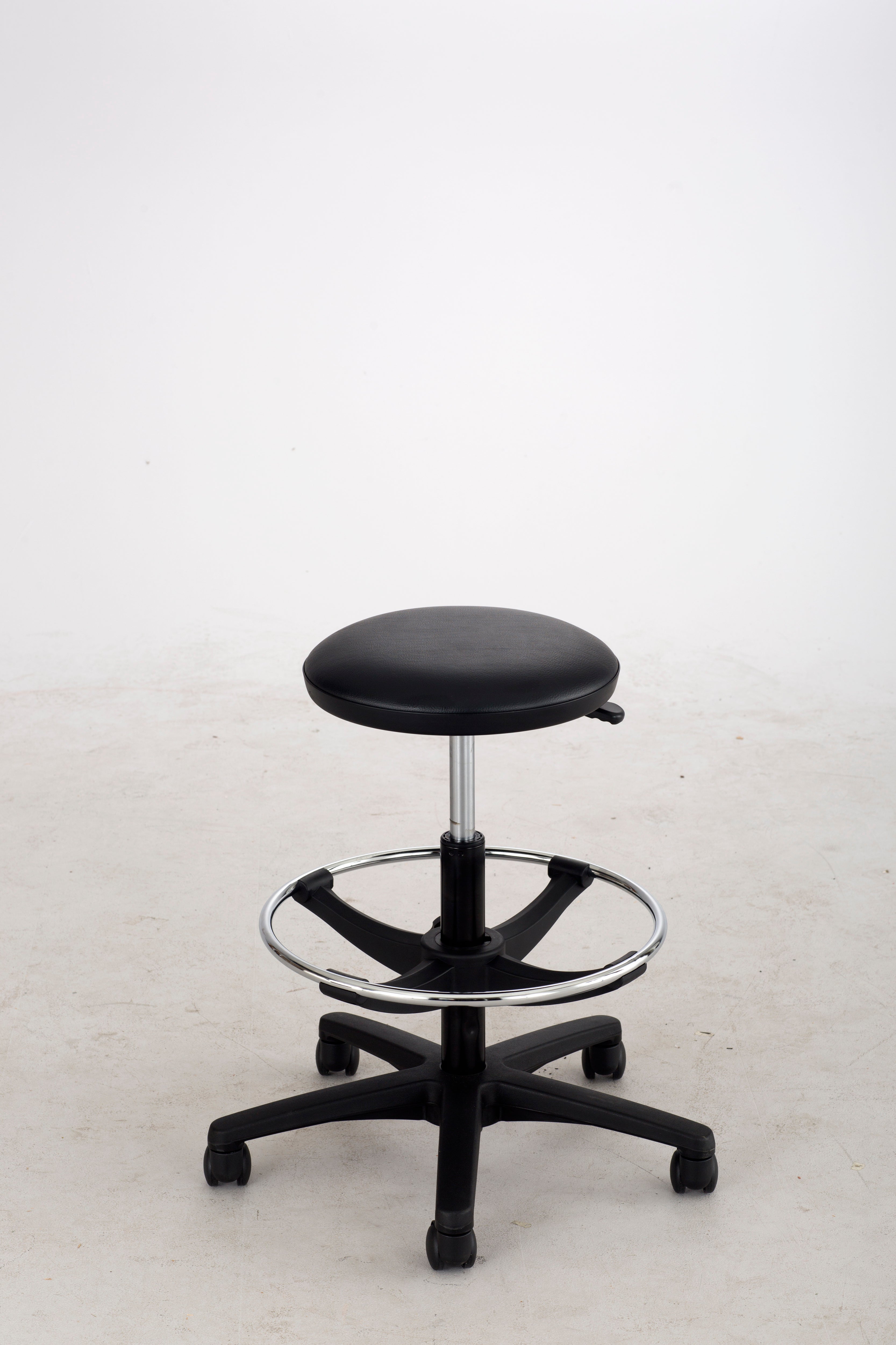 Stool Lab Economy Pneu Vnl Blk