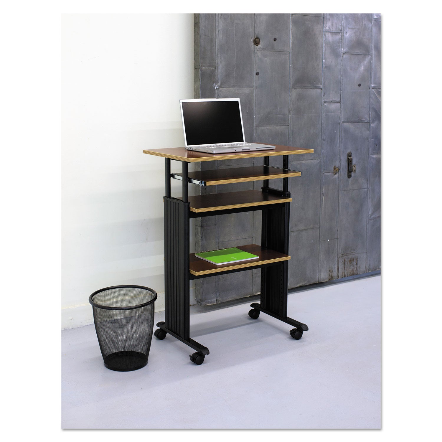 Onyx Receptacle Round Med 3E