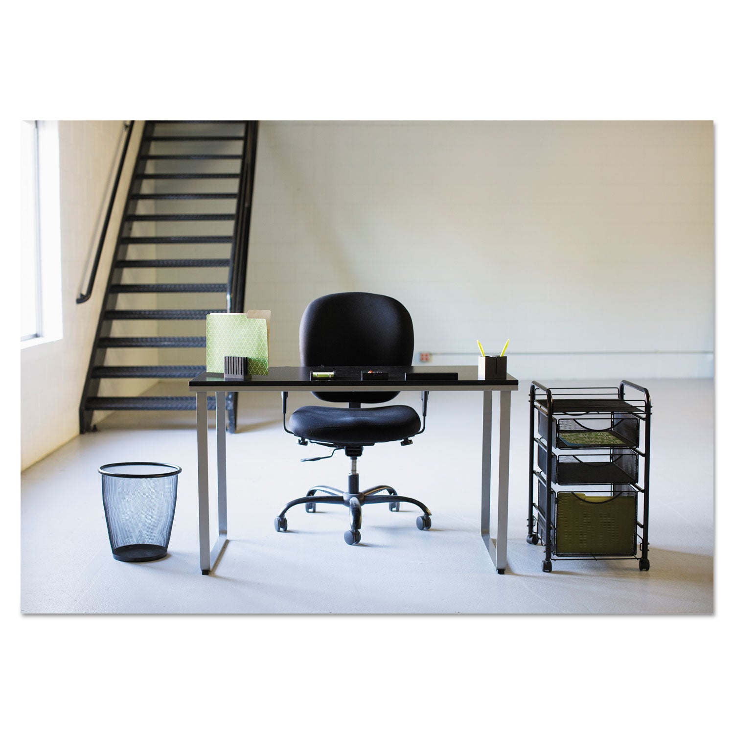 Onyx Receptacle Round Med 3E