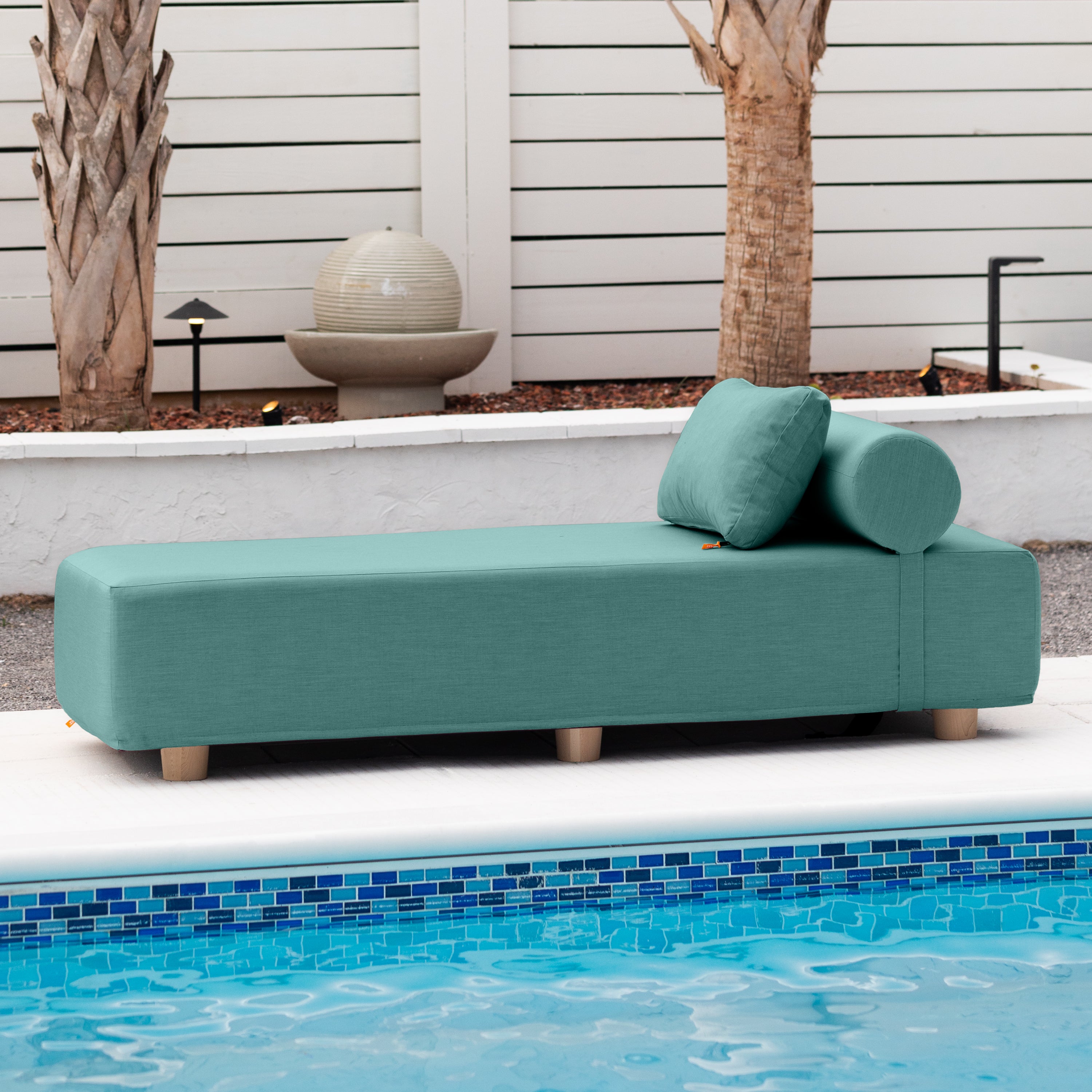Jaxx Alvy Outdoor Sun Lounger – Luxurious Sunbed with Hevea Wood Feet, Sunbrella Breeze