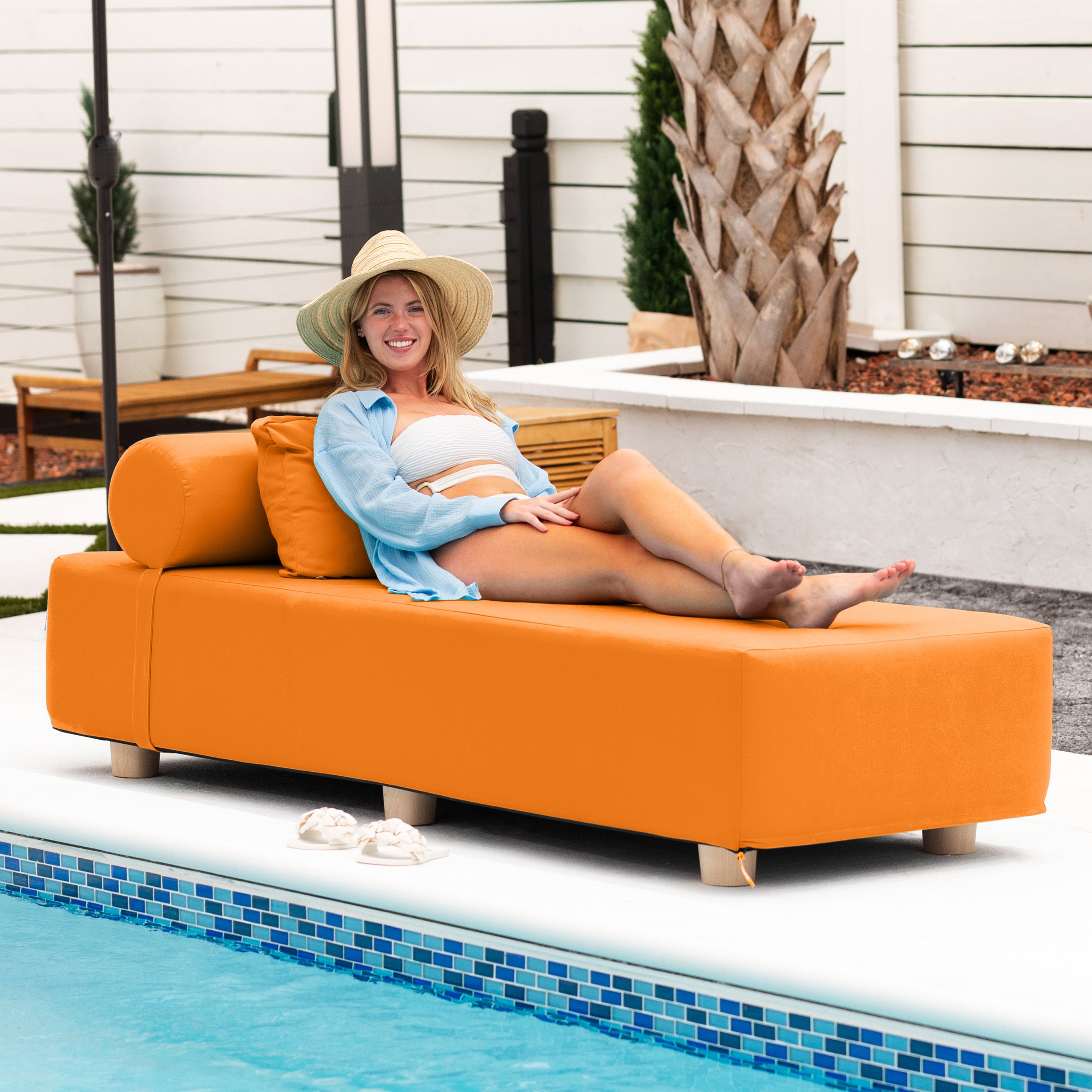 Jaxx Alvy Outdoor Sun Lounger – Luxurious Sunbed with Hevea Wood Feet, Sunbrella Tangerine