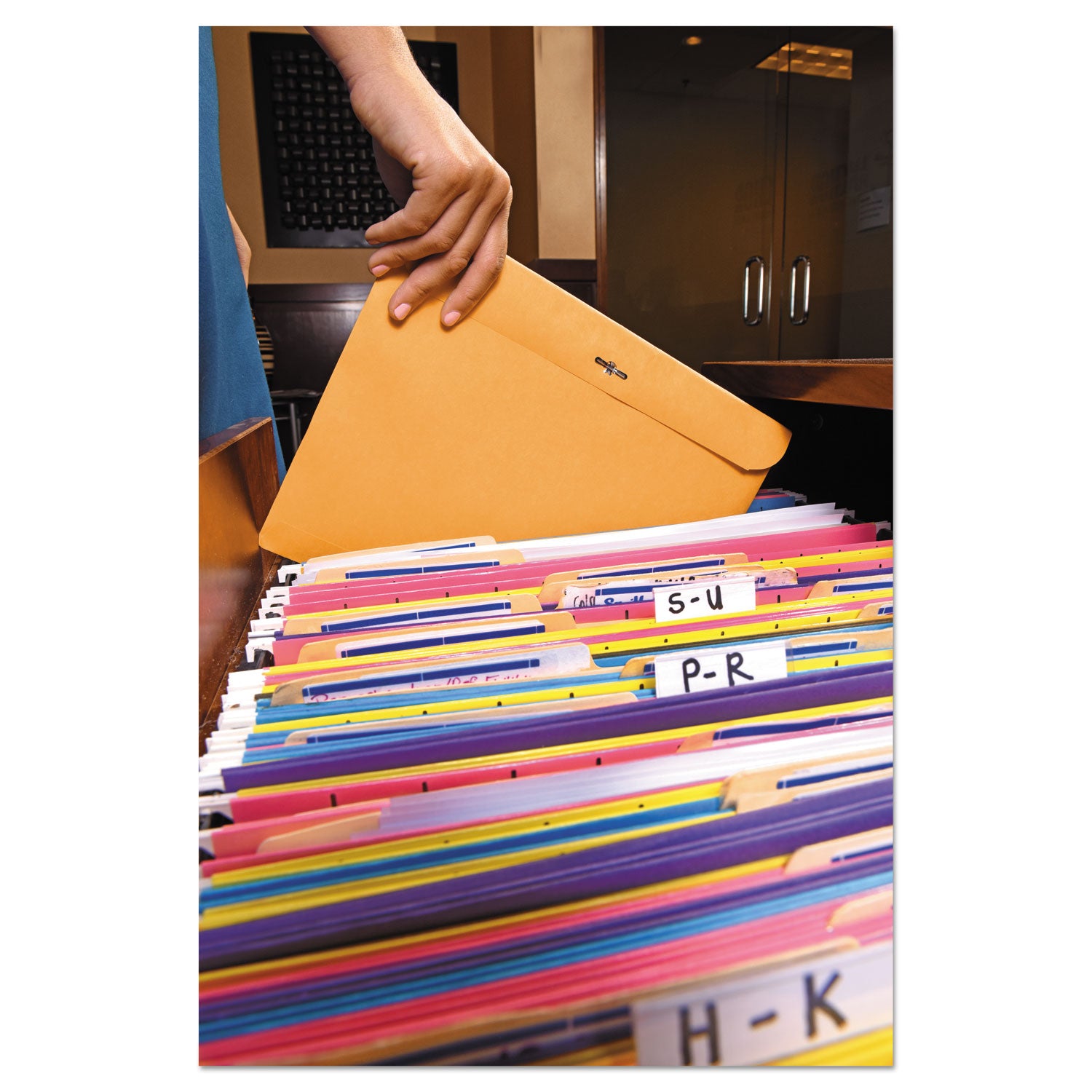 Quality Park 9 x 12 Clasp Envelopes with Deeply Gummed Flaps - Clasp - #90 - 9" Width x 12" Length - 28 lb - Clasp - Kraft - Kraft - 100 / Box