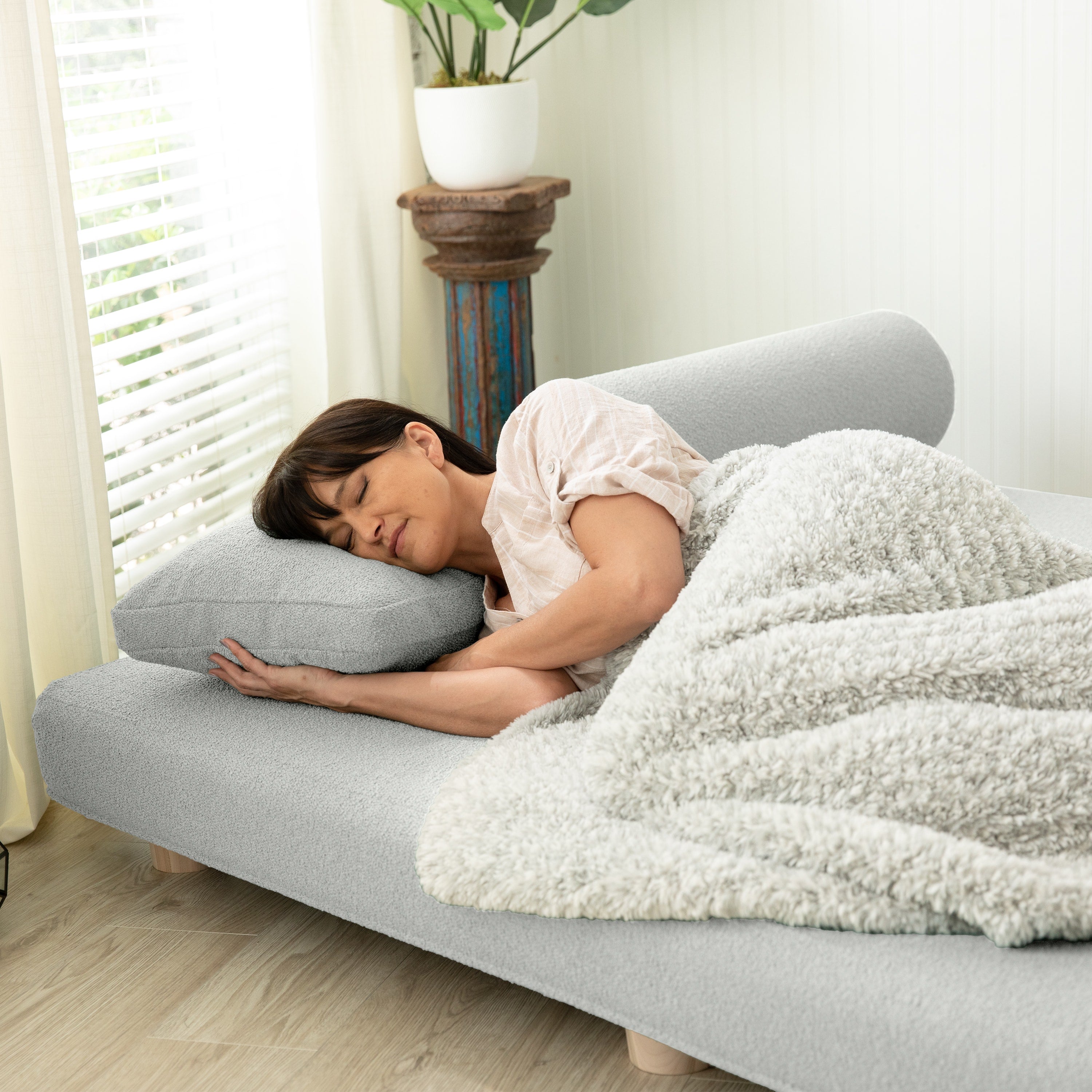 Jaxx Avida Daybed – Fold Out Queen Sleeper – Premium Boucle: Sleek and Modern Lounge for Relaxing and Overnight Guests - Silver