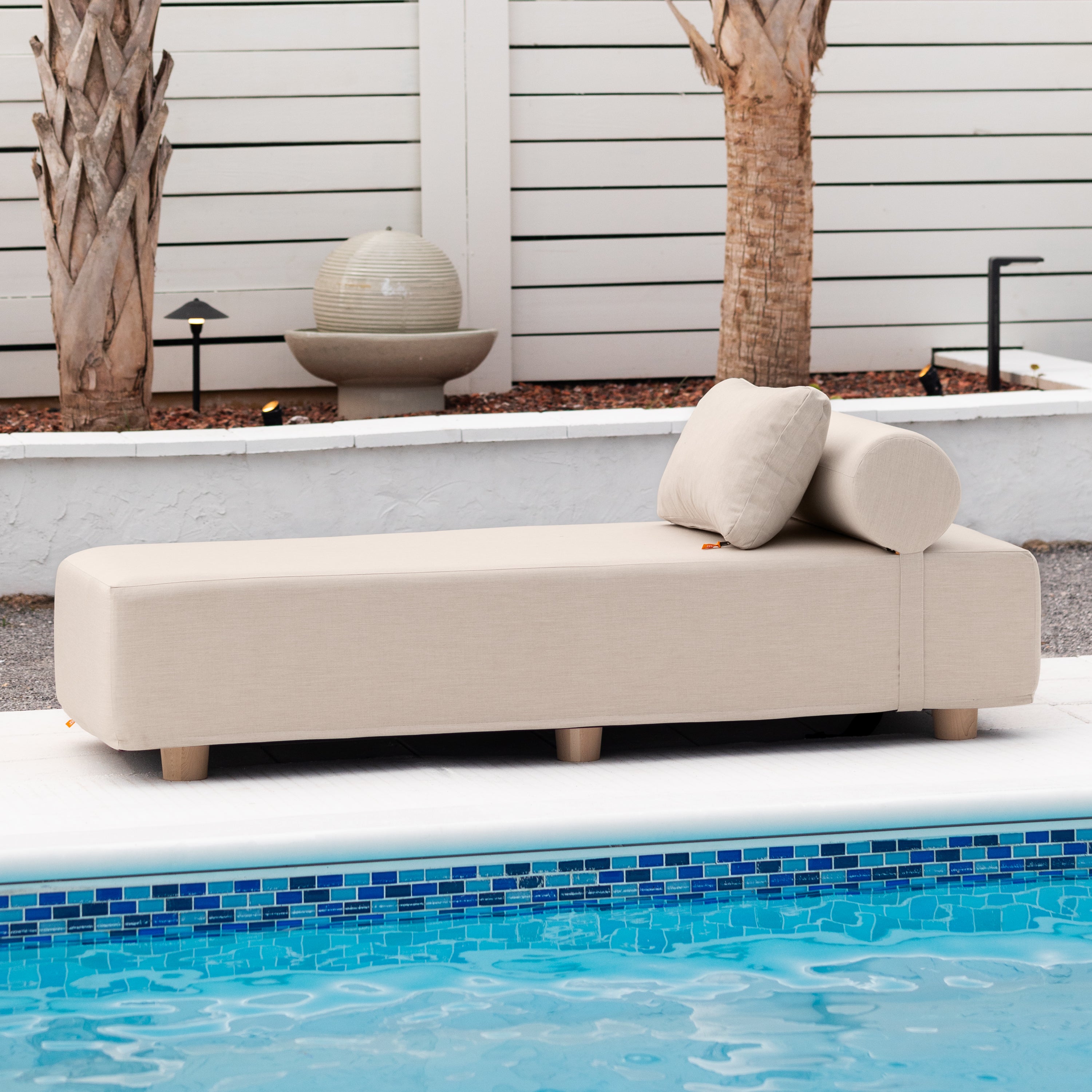 Jaxx Alvy Outdoor Sun Lounger – Luxurious Sunbed with Hevea Wood Feet, Sunbrella Flax