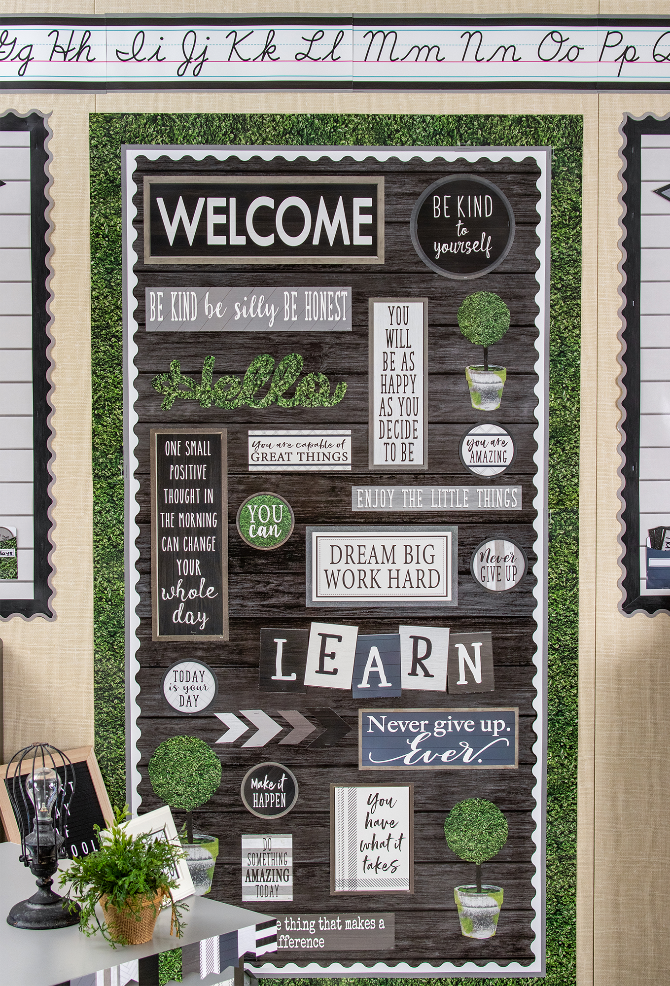 Gray Scalloped Border Trim