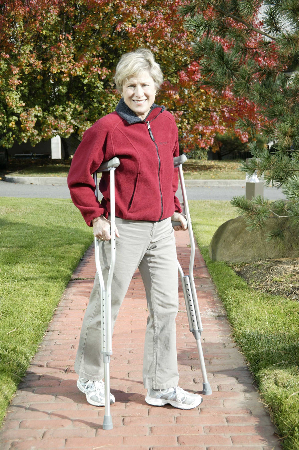 Drive, Walking Crutches with Underarm Pad and Handgrip, Youth, 1 Pair