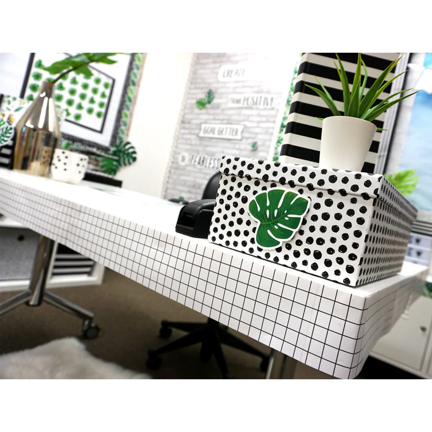 Palm Paradise Monstera Leaves EZ Border™, 48 Feet