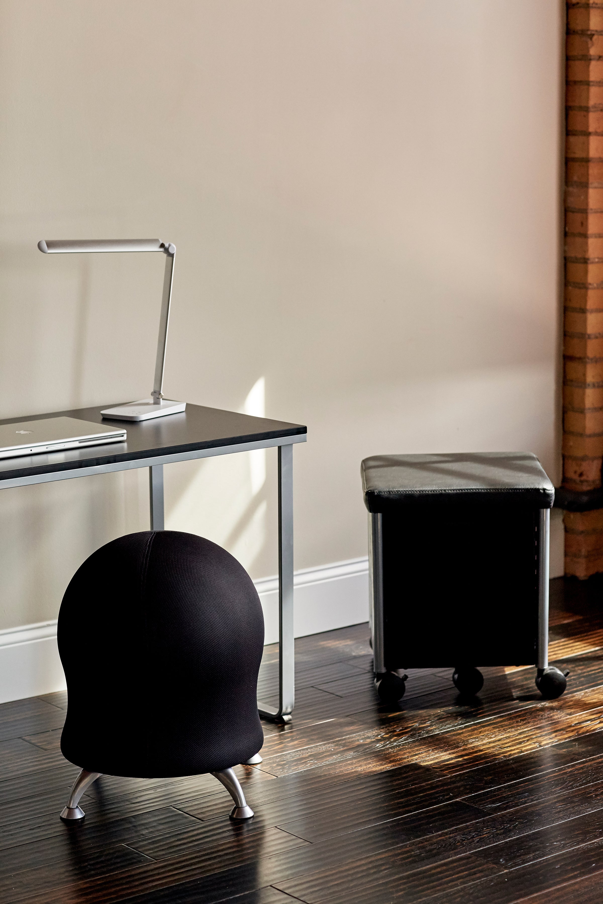 Vamp Led Desk Lamp Sil
