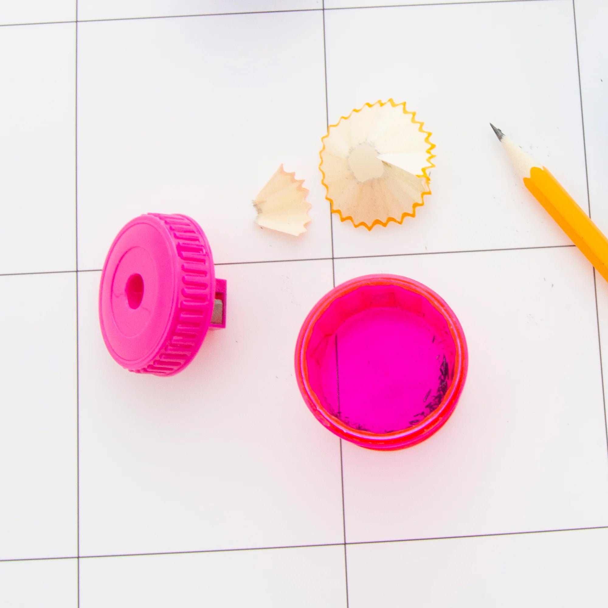 Single Hole Sharpener with Round Receptacle, Assorted Colors, 1 Sharpener