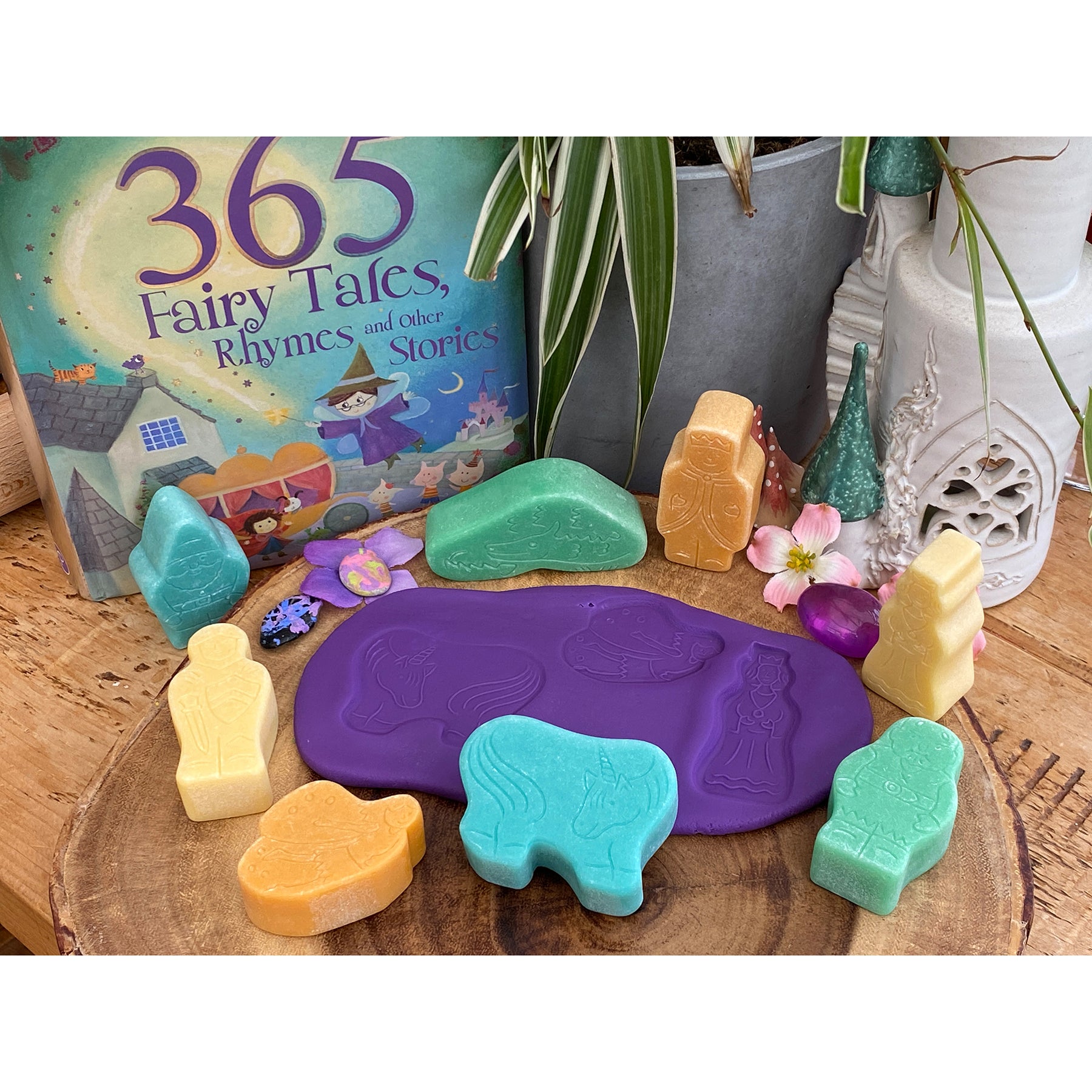 Little Lands – Fantasy Figures, Set of 8 Stone Figures