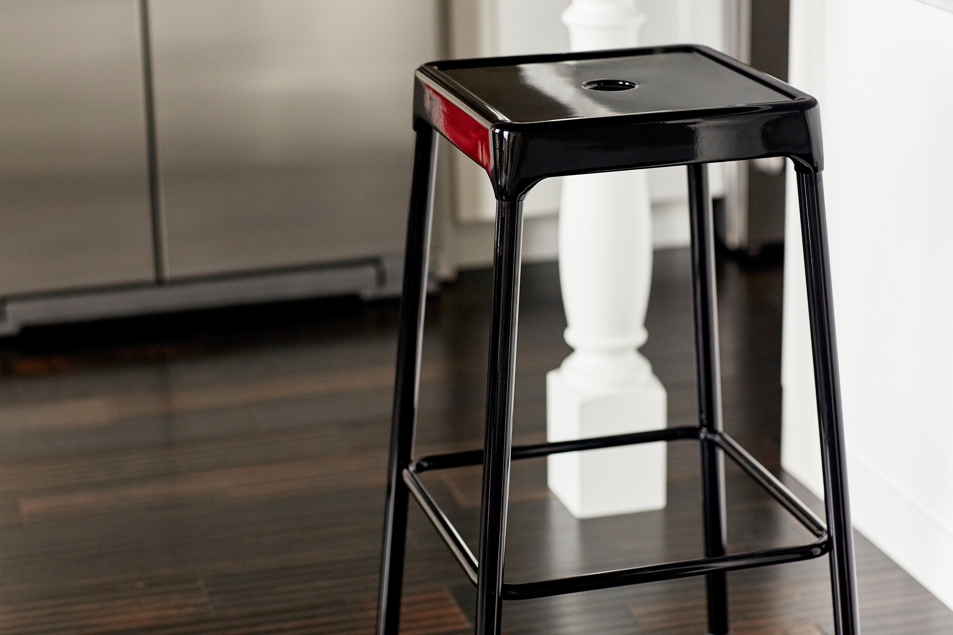 Stool Bl 25 In