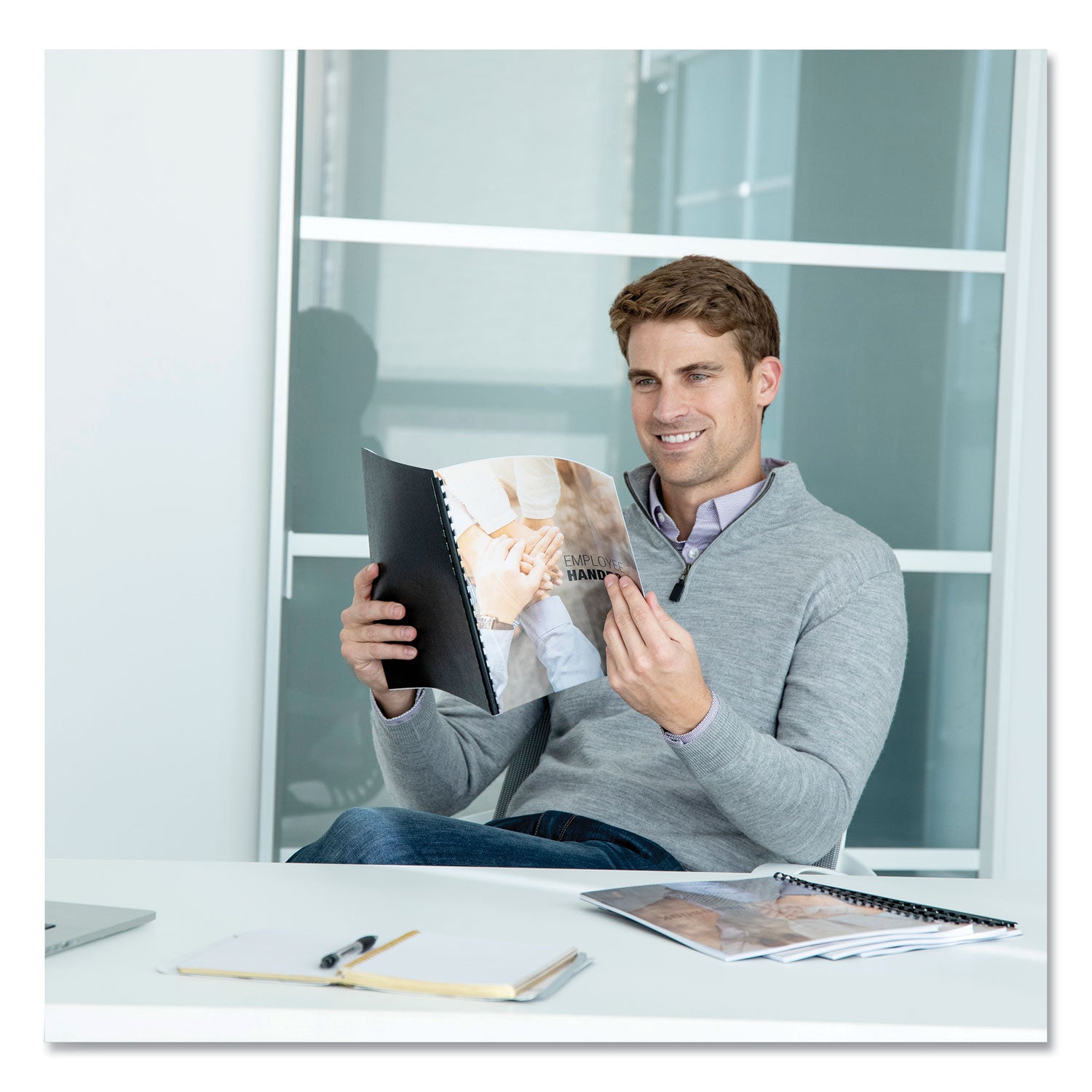 Fellowes Executive Presentation Covers - 11.3" Height x 8.8" Width x 0.1" Depth - For 8 3/4" x 11 1/4" Sheet - Rectangular - Navy - Vinyl - 1 Pack