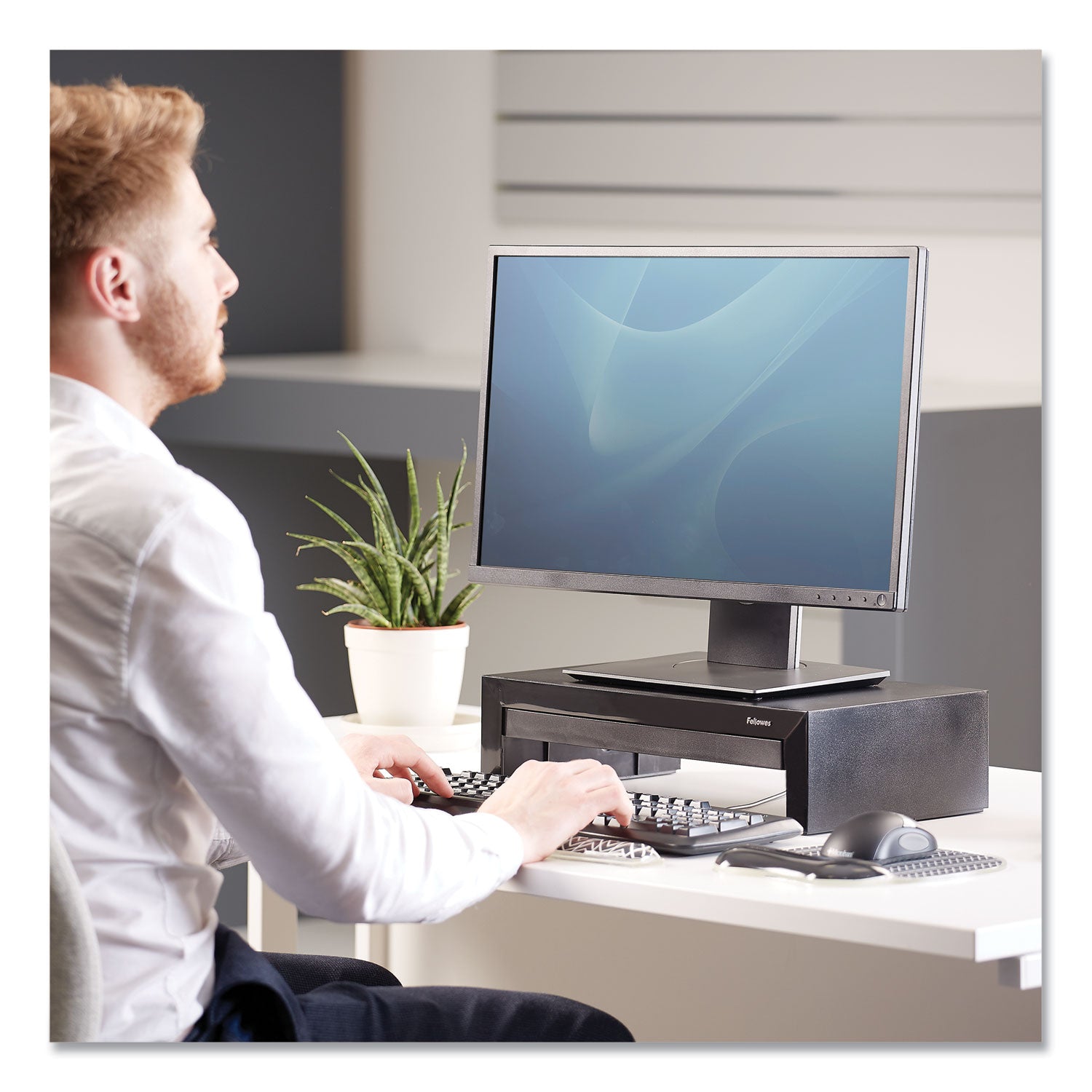 Up to 21" Screen Support - 40 lb Load Capacity - 4.38" Height x 16" Width x 9.38" Depth - Desktop - Black, Pearl - Rubber Feet, Storage Tray, Non-skid Feet, Comfortable, Scratch Resistant, Scuff Resistant