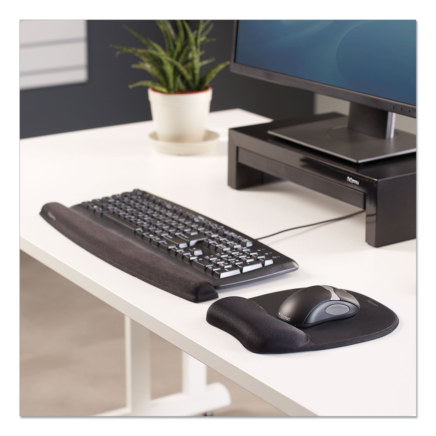 0.94" Height x 19.31" Width x 2.31" Depth - Black - Memory Foam - Wear Resistant, Tear Resistant, Skid Proof - 1 Each