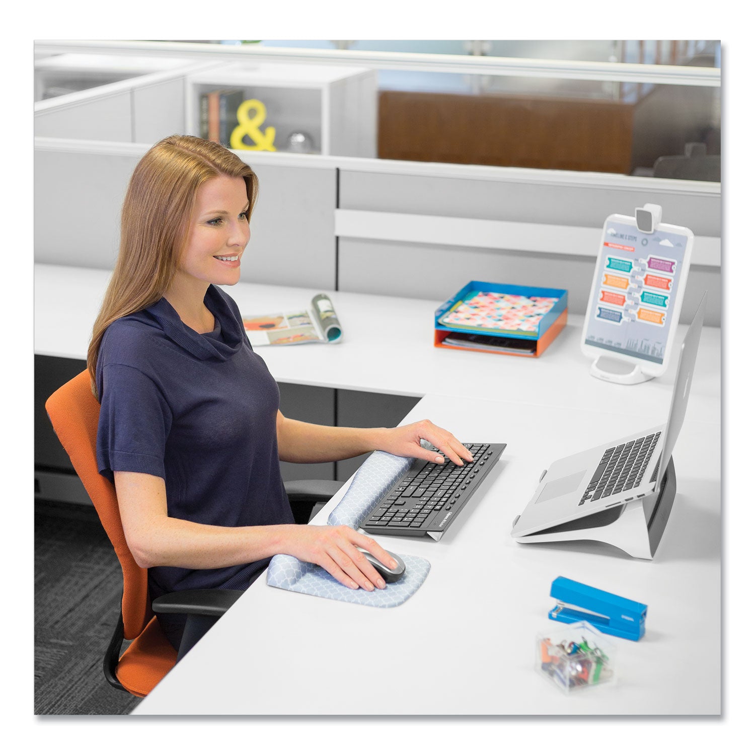 Fellowes PlushTouch Microban Mouse Pad Wrist Rest, Lattice Design, Gray/White, Foam, Wear & Tear Resistant, Skid Proof, 1 Each