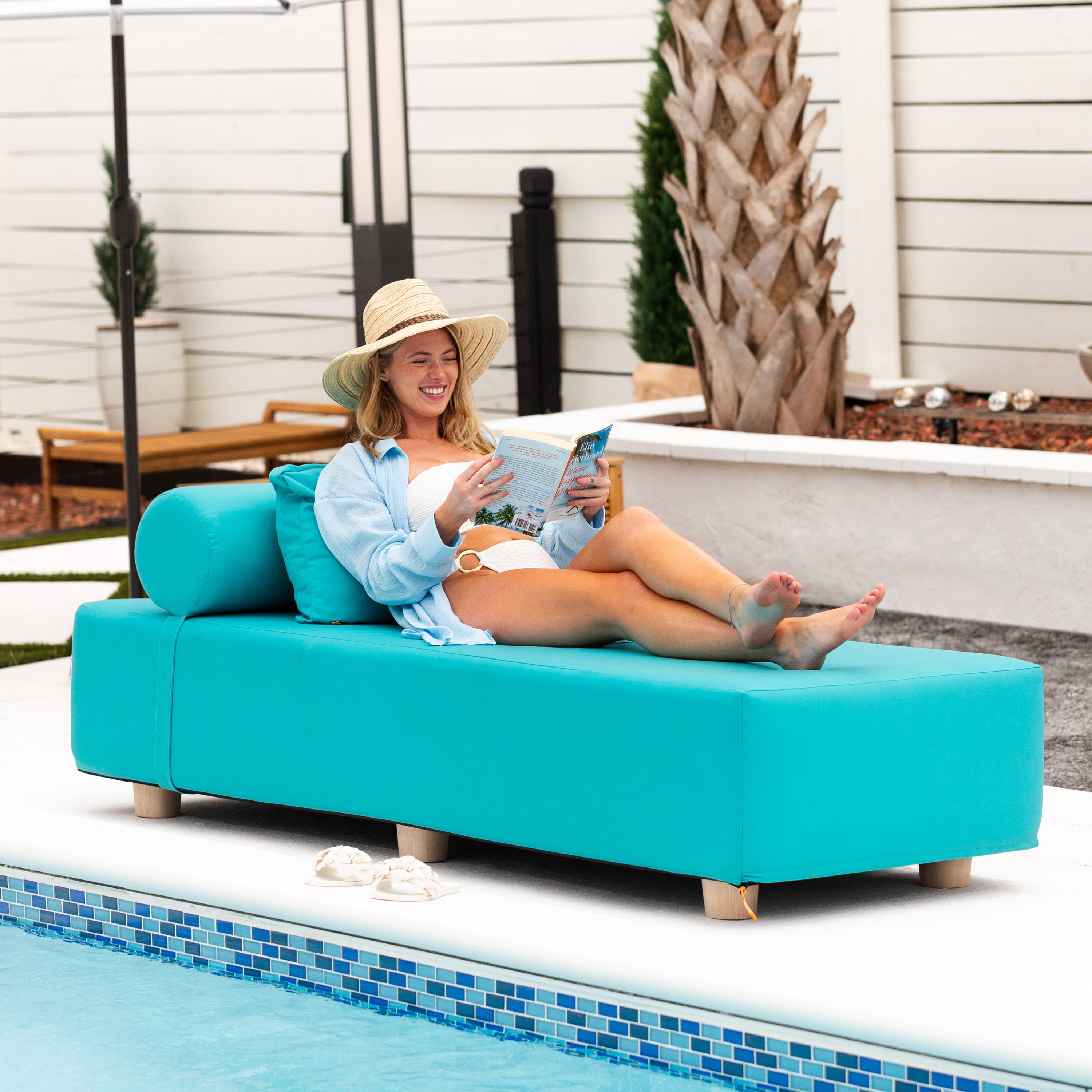 Jaxx Alvy Outdoor Sun Lounger – Luxurious Sunbed with Hevea Wood Feet, Sunbrella Aruba Blue