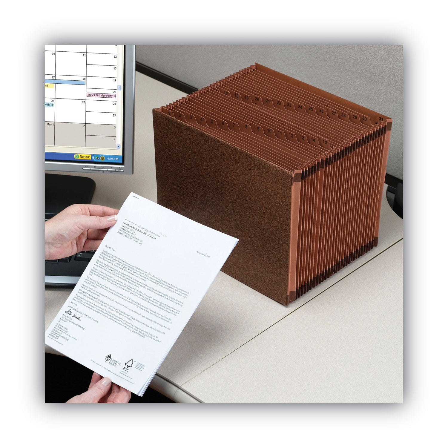 Smead Legal Recycled Expanding File - 8 1/2" x 14" - 7/8" Expansion - 31 Pocket(s) - Redrope - Reinforced Gusset - 30% Recycled - 1 Each