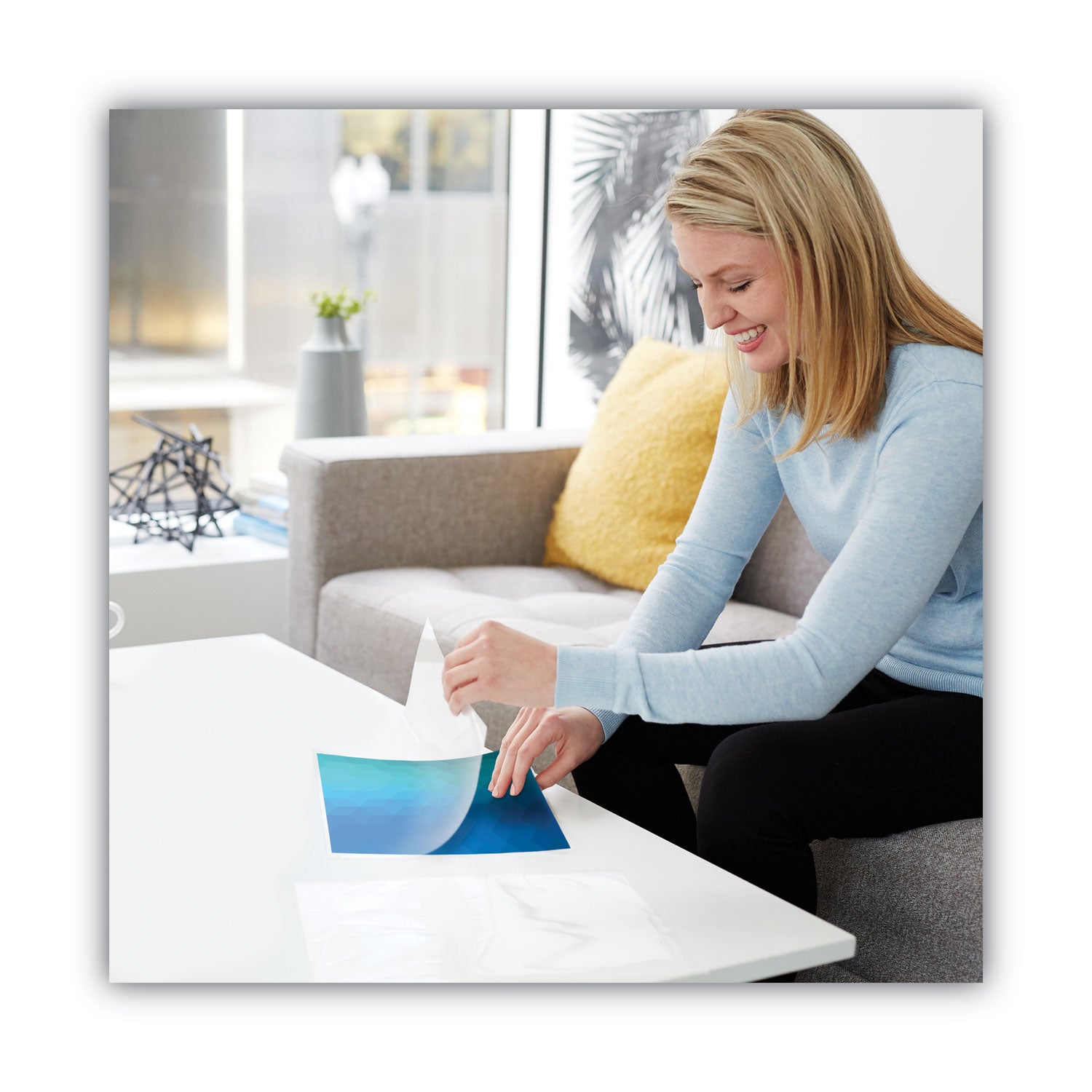 Sheet Size Supported: Letter 8.50" Width x 11" Length - Laminating Pouch/Sheet Size: 9" Width x 12" Length x 3 mil Thickness - Glossy - for Document, Photo - Self-adhesive, Easy Peel, Flexible, Wear Resistant, Tear Resistant - Clear - 1 Pack