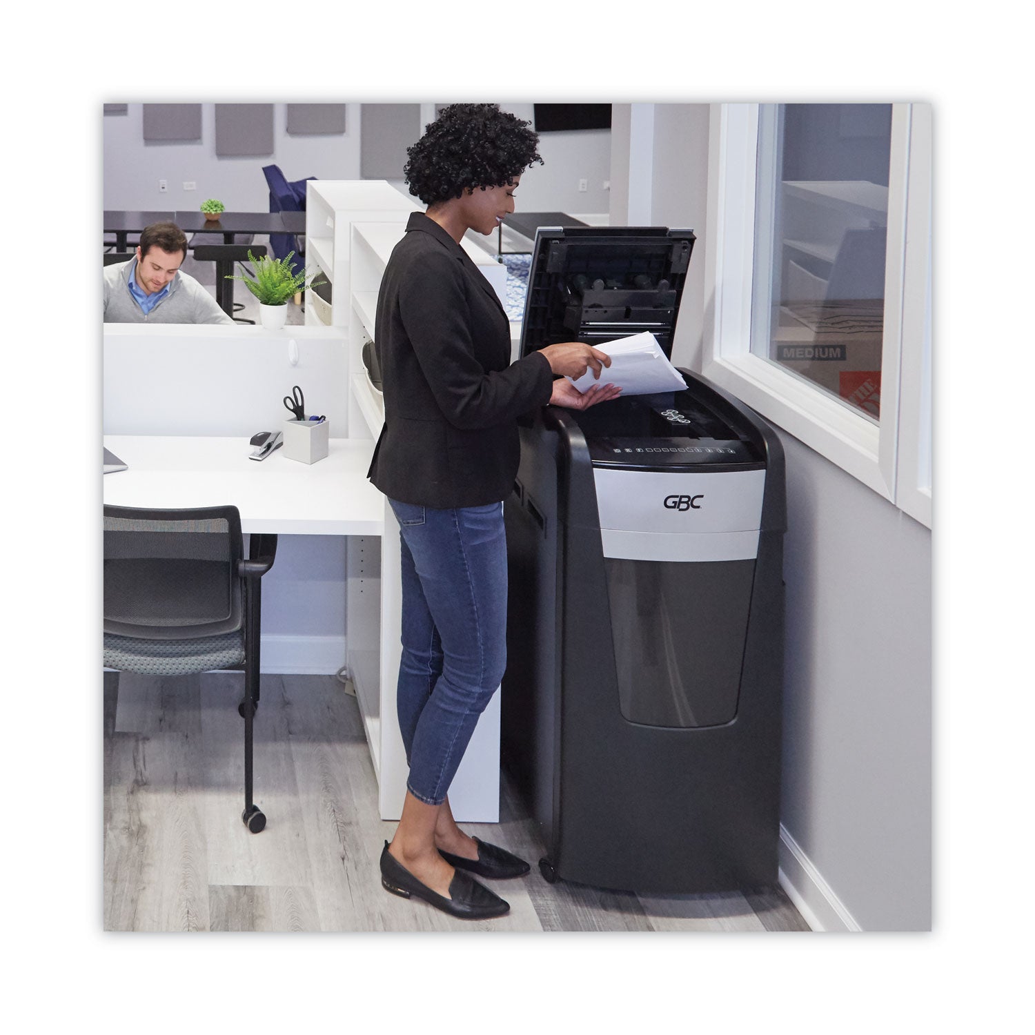 Continuous Shredder - Micro Cut - 15 Per Pass - for shredding Credit Card, Paper Clip, Staples, Paper - P-5 - 4 Hour Run Time - 37 gal Wastebin Capacity - Black