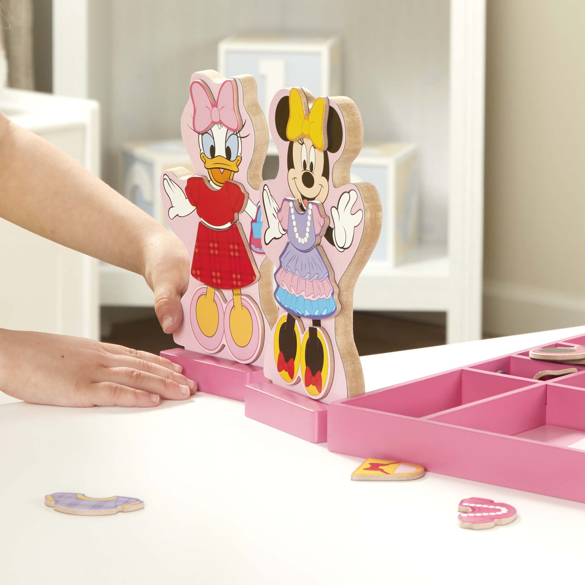Disney Minnie & Daisy Deluxe Wooden Magnetic Dress-Up Play Set