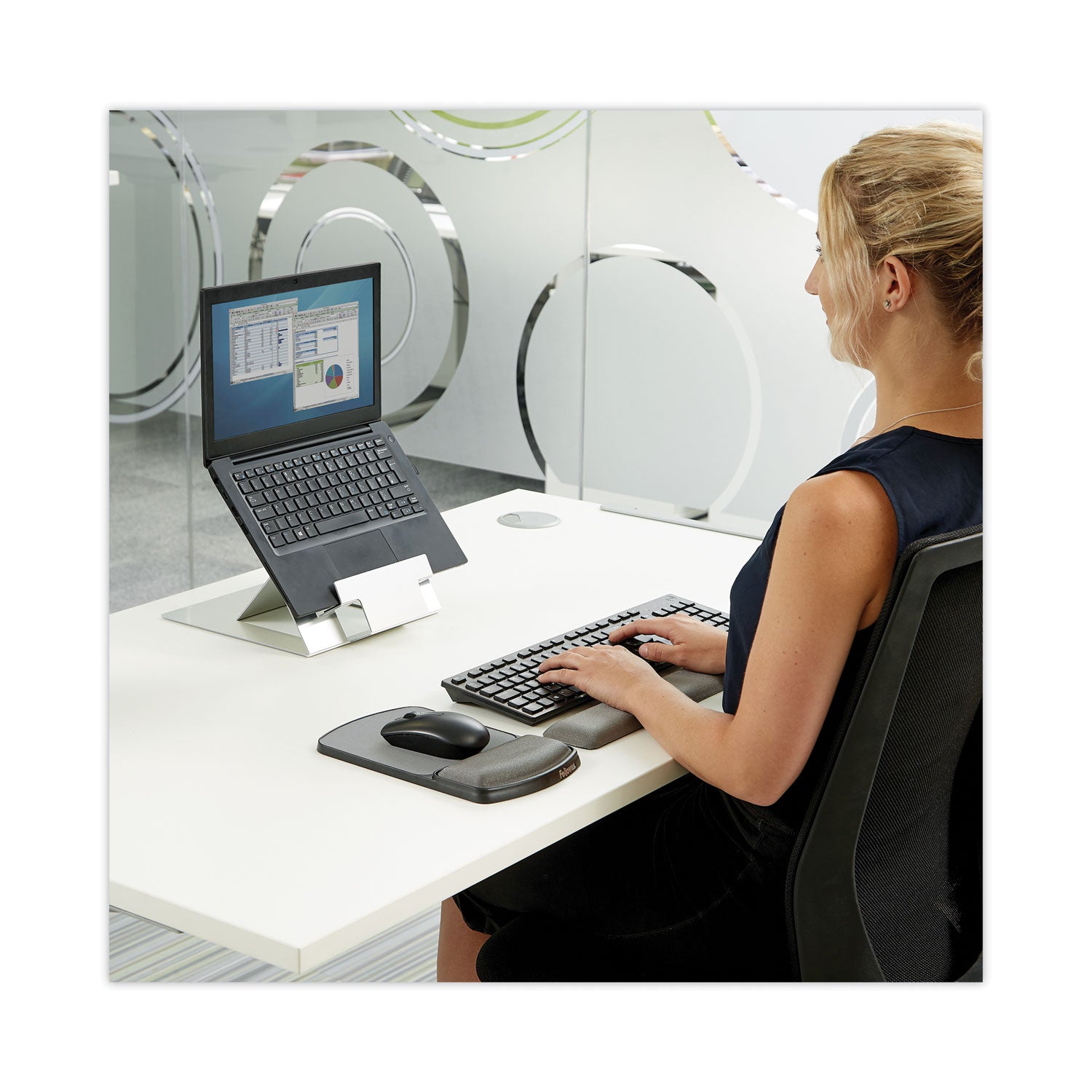 0.94" Height x 6.25" Width x 10.13" Depth - Platinum, Graphite - Gel - Wear Resistant, Tear Resistant, Skid Proof - 1 Each
